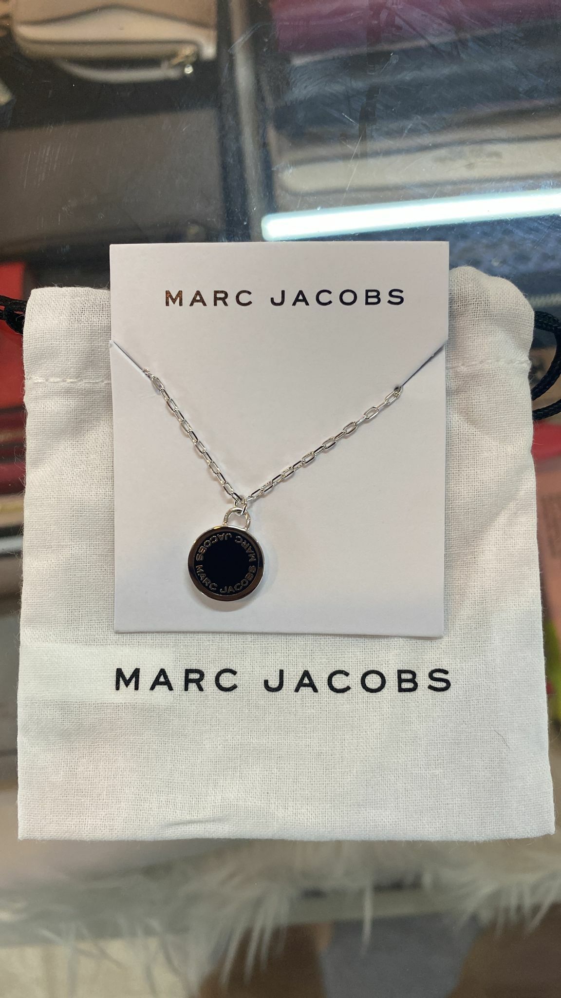 [S] MARC JACOBS M0008546-068 ENAMEL LOGO DISC PENDANT NECKLACE,BLACK/ARGENTO, 889732463204 (SMJ25)