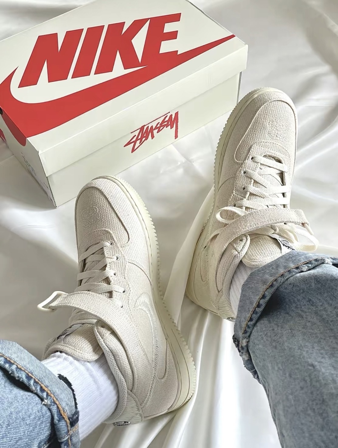 Stussy x Nike Air Force 1 Mid "Fossil Stone" 亞麻米