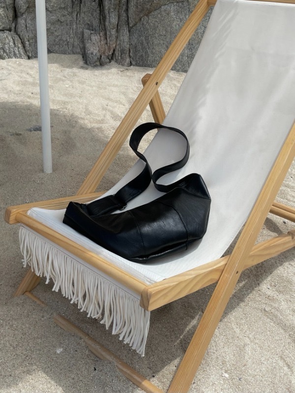 【最後現貨】韓國 柔軟 皮革 羊角 斜跨包