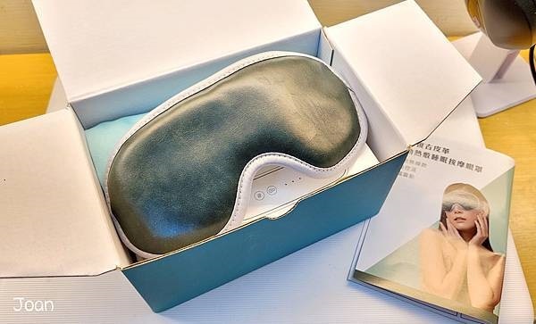 喬小安愛分享愛寫寫推薦時尚皮革三段溫控震動按摩熱敷眼罩，時尚又實用