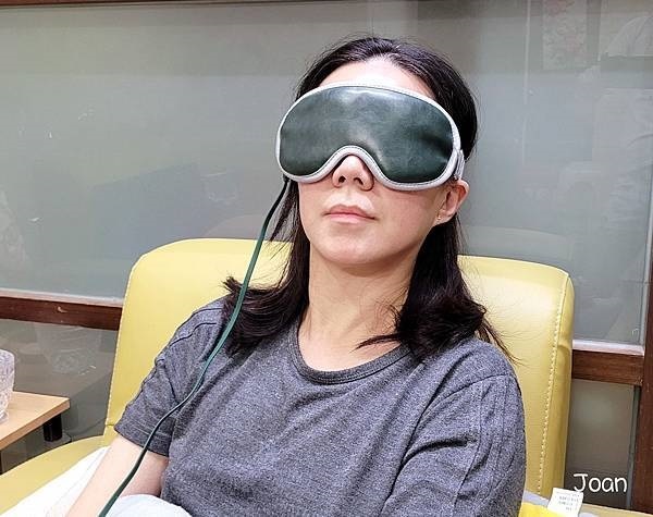 喬小安愛分享愛寫寫推薦時尚皮革三段溫控震動按摩熱敷眼罩，時尚又實用