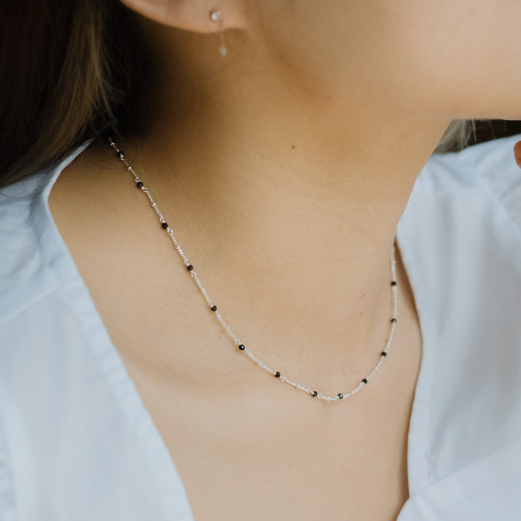 細珠黑尖晶choker