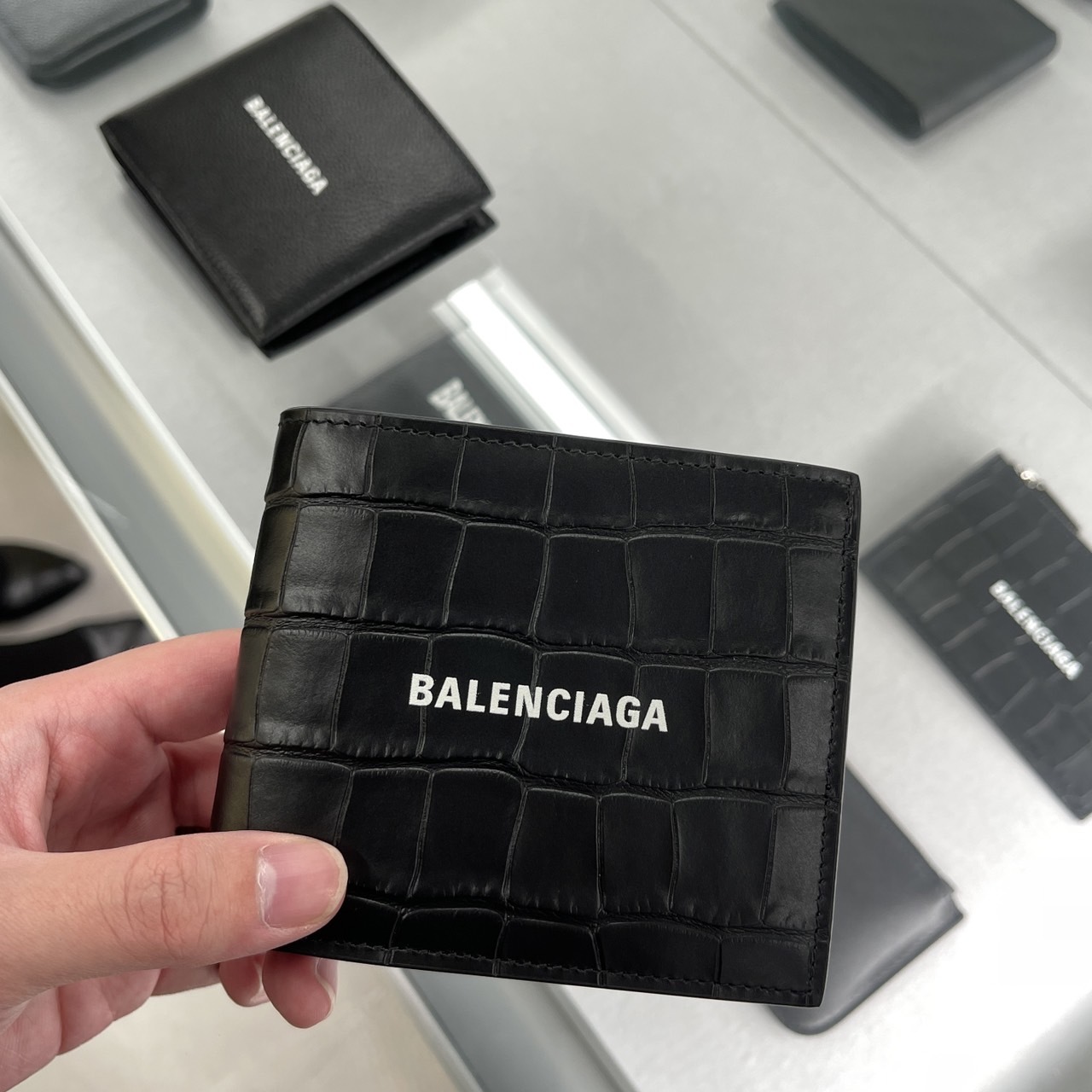 Balenciaga 黑白Logo 鱷魚紋皮革短夾 零錢袋款