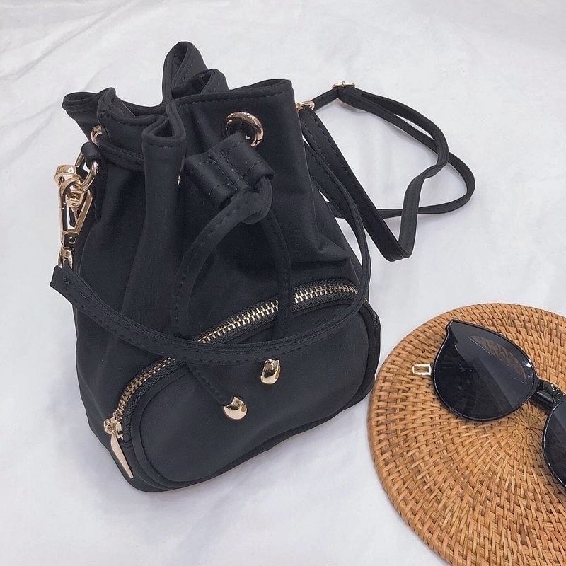 B2217046防水抽繩水桶包