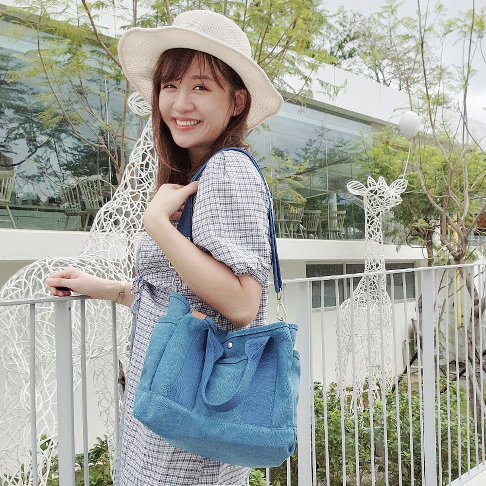 部落客-梨寶Leeboa 女攝影師穿搭推薦帆布多隔層兩用托特包 MONIQUE
