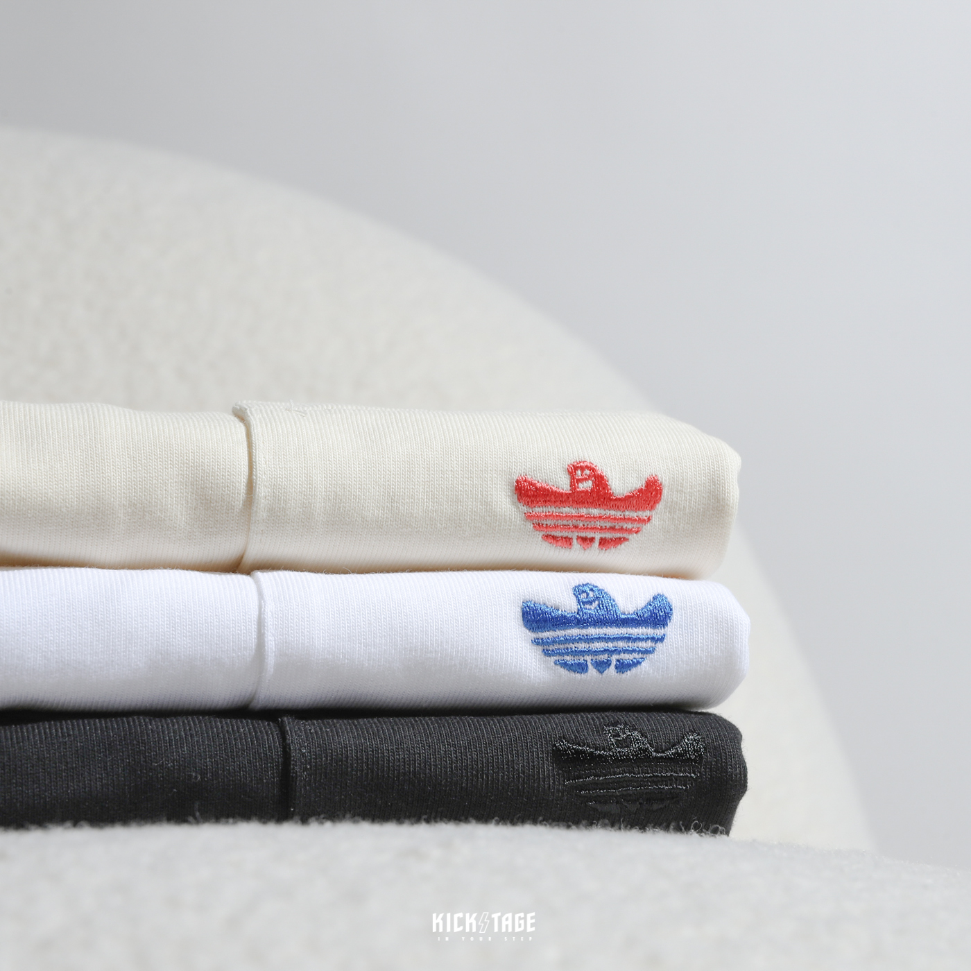 **特價商品售出不退換**男女款 MARK GONZALES x ADIDAS SHMOOFOIL SS TEE 白色 黑色 米色 小天使 聯名款 重磅 口袋短T【HC2207】