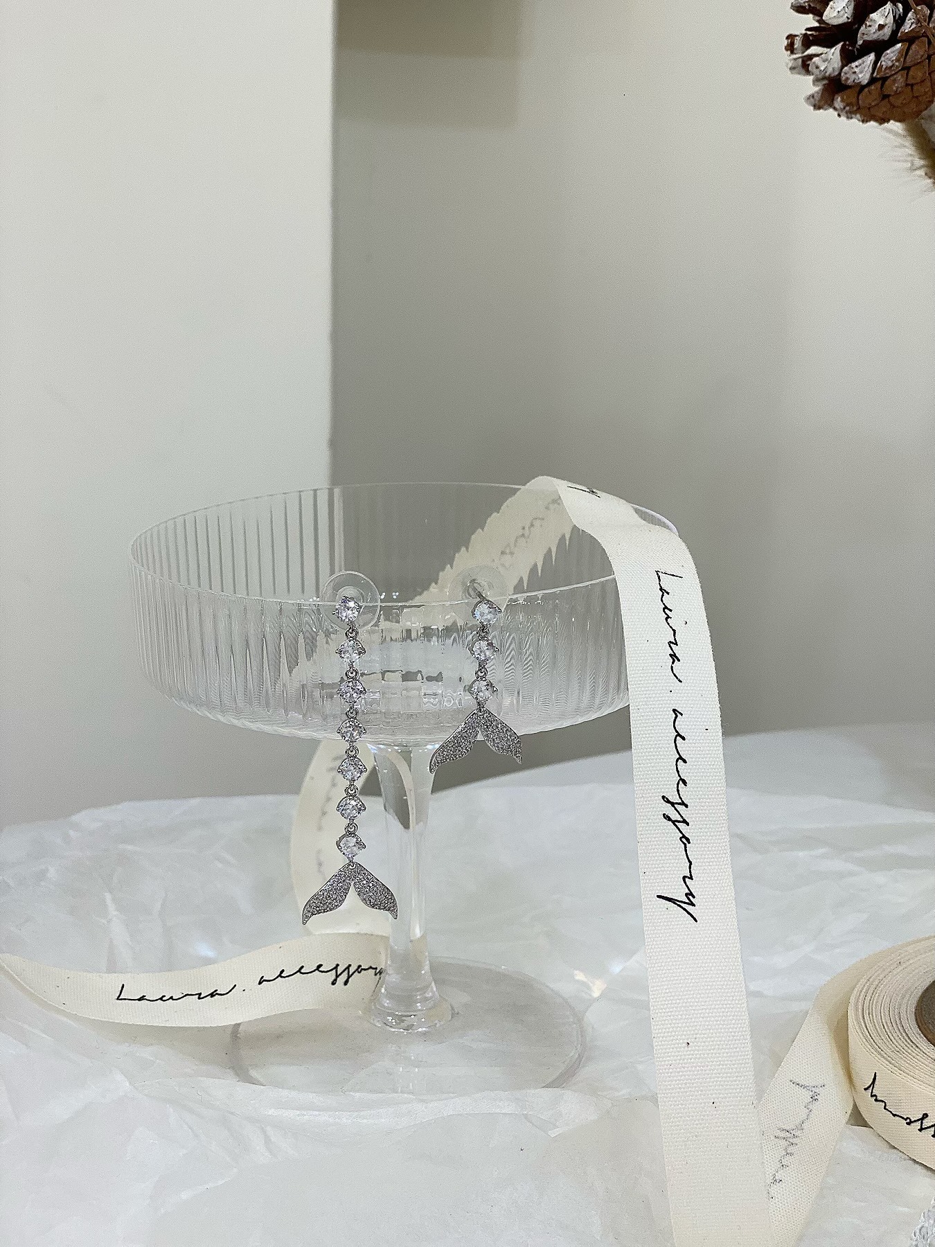 人魚眼淚．滿鑽魚尾不對稱垂吊