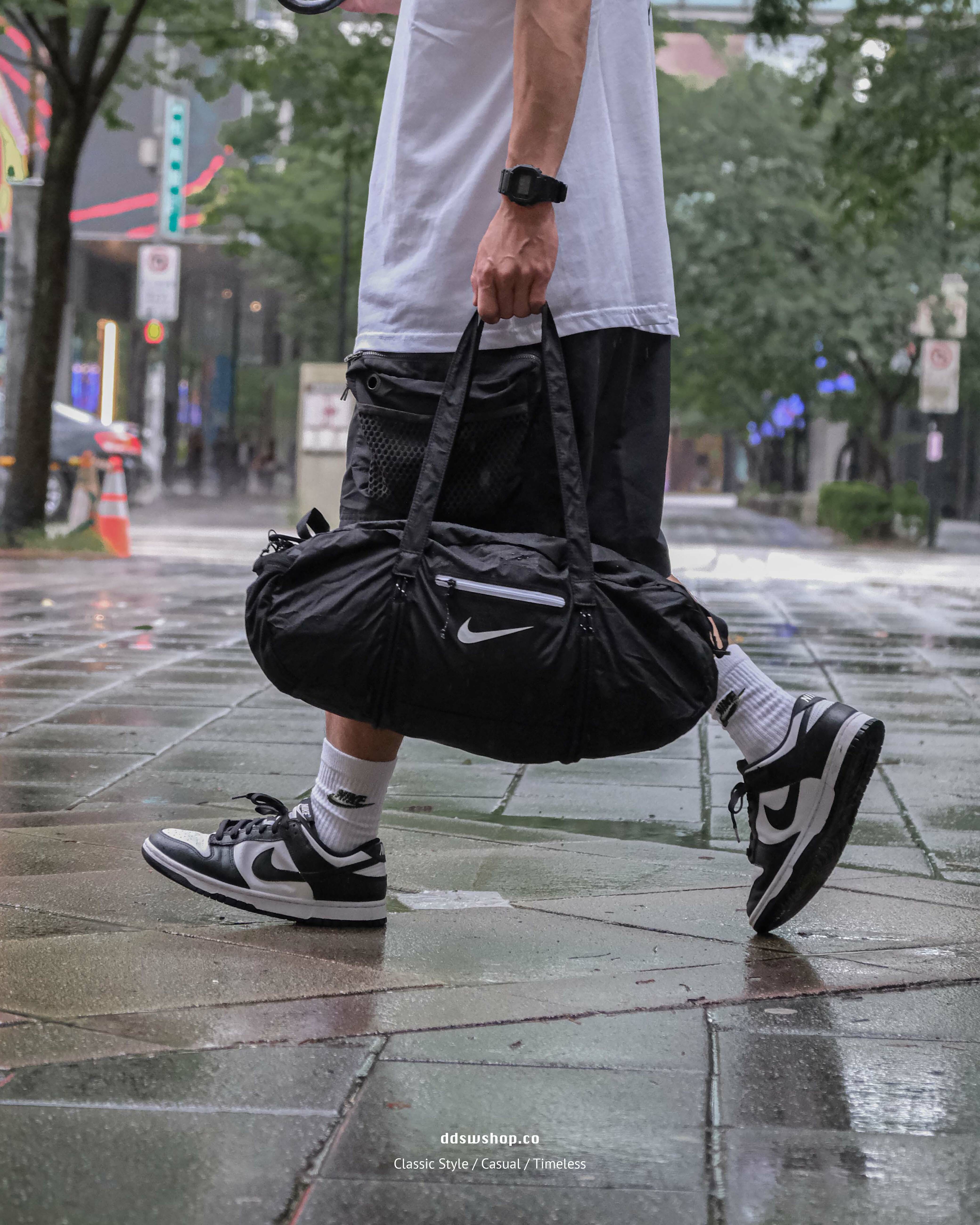 Nike Stash Duffel 21L 旅行袋 收納包 防潑水 健身包 包包 黑色 DB0306-010