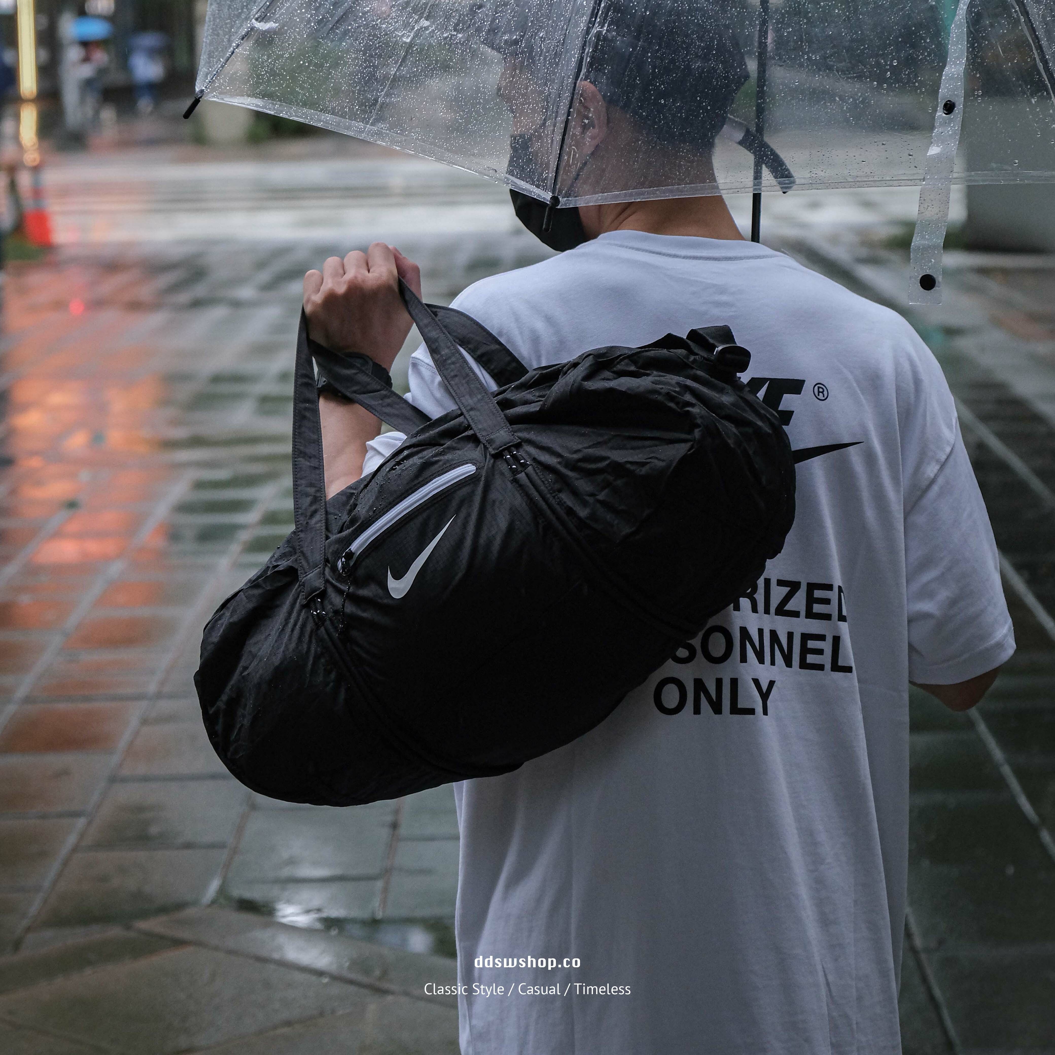 Nike Stash Duffel 21L 旅行袋 收納包 防潑水 健身包 包包 黑色 DB0306-010