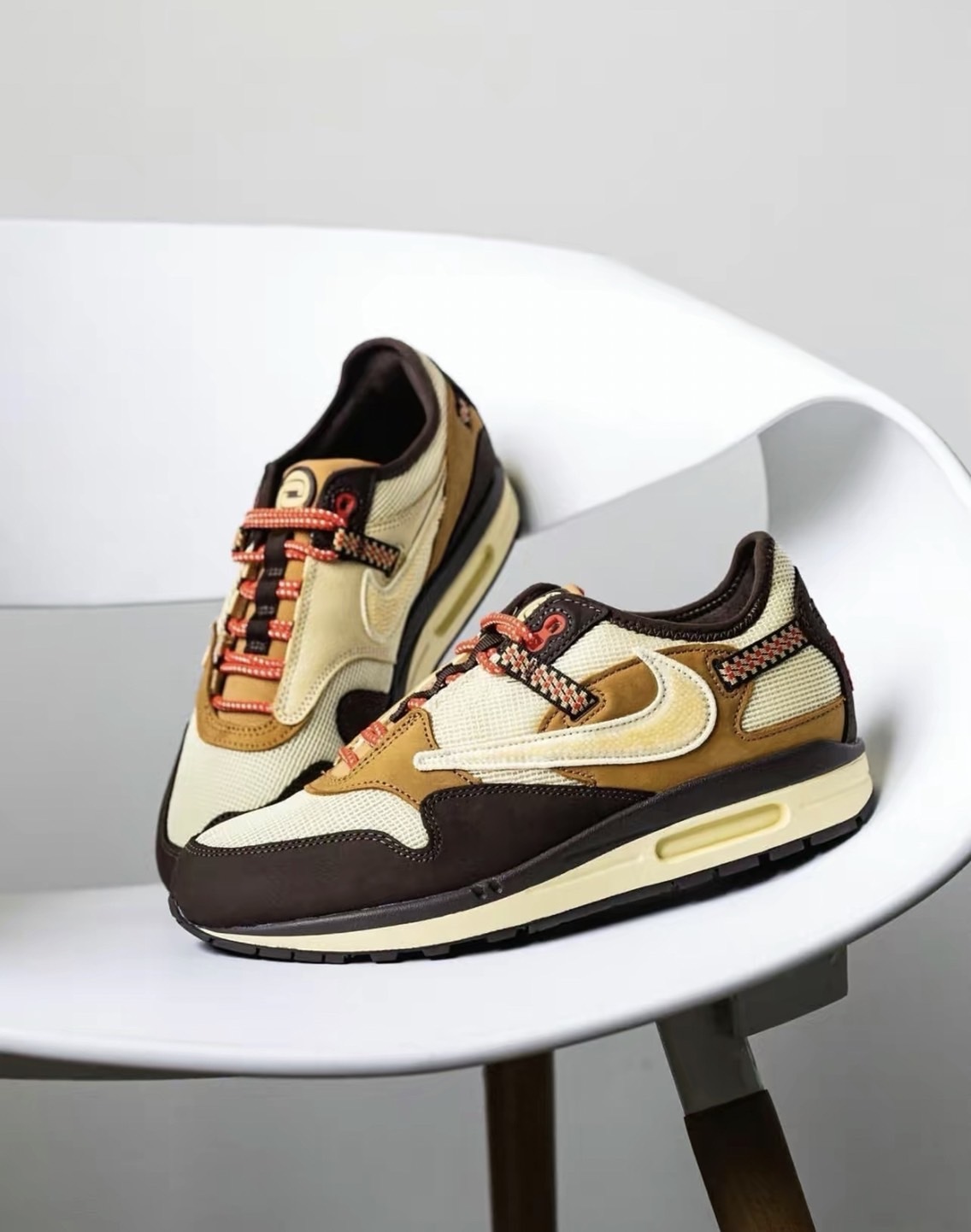 Travis Scott x NIKE AIR MAX 1聯名限定倒勾卡其棕/土星金男女同款