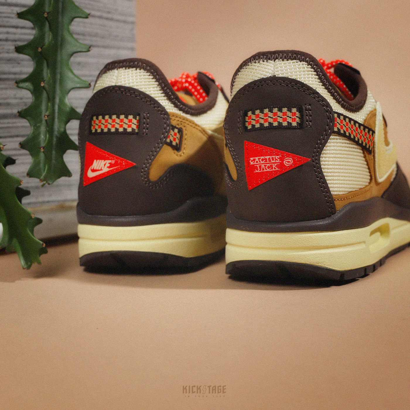 TRAVIS Scott x Nike MAX 1 TS倒勾休閒鞋DO9392-200 DO9392-700