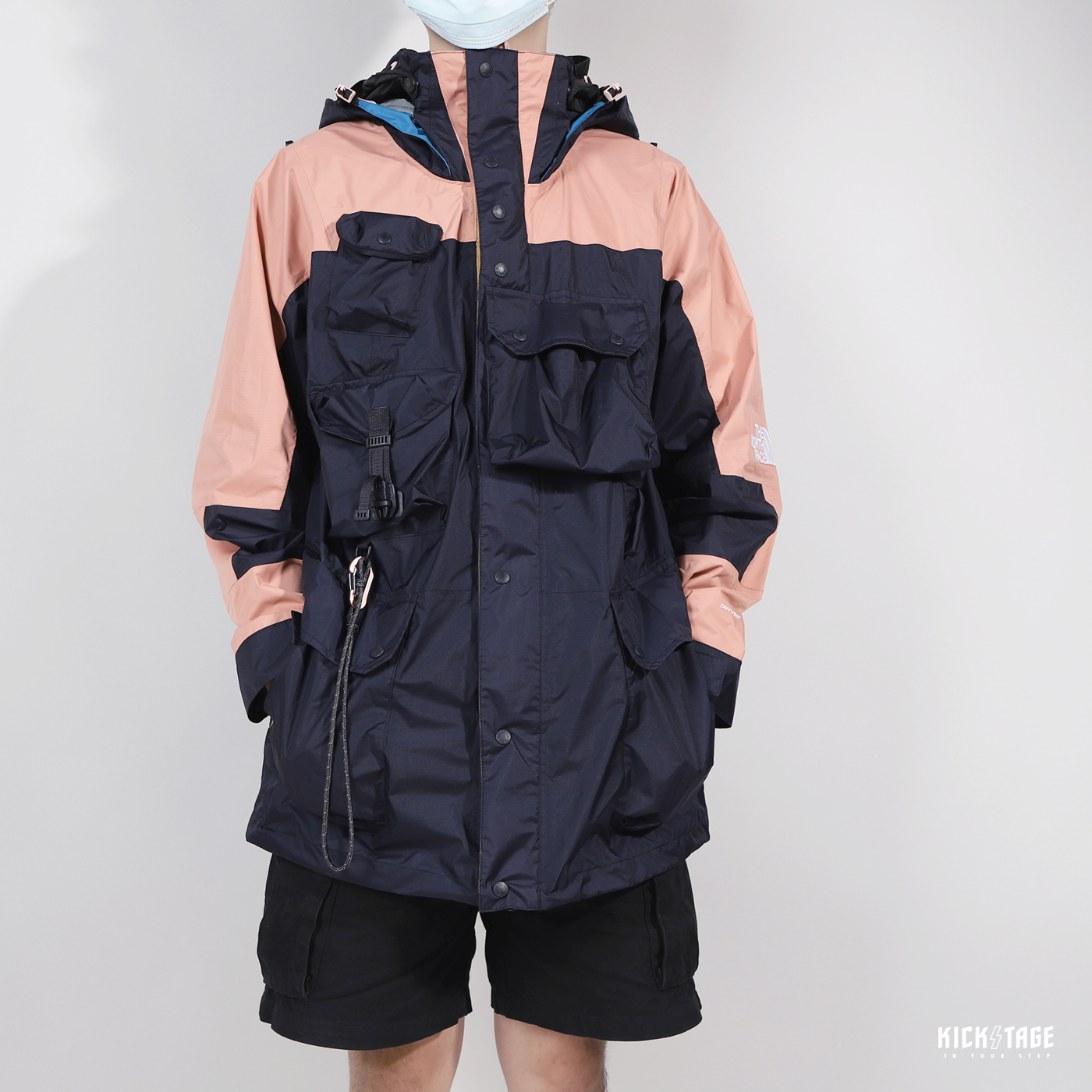 **特價商品售出不退換**男女款 THE NORTH FACE UE 深藍粉 北臉 雙層帽子 多口袋 防水 機能外套【NF0A7QPSRG1】