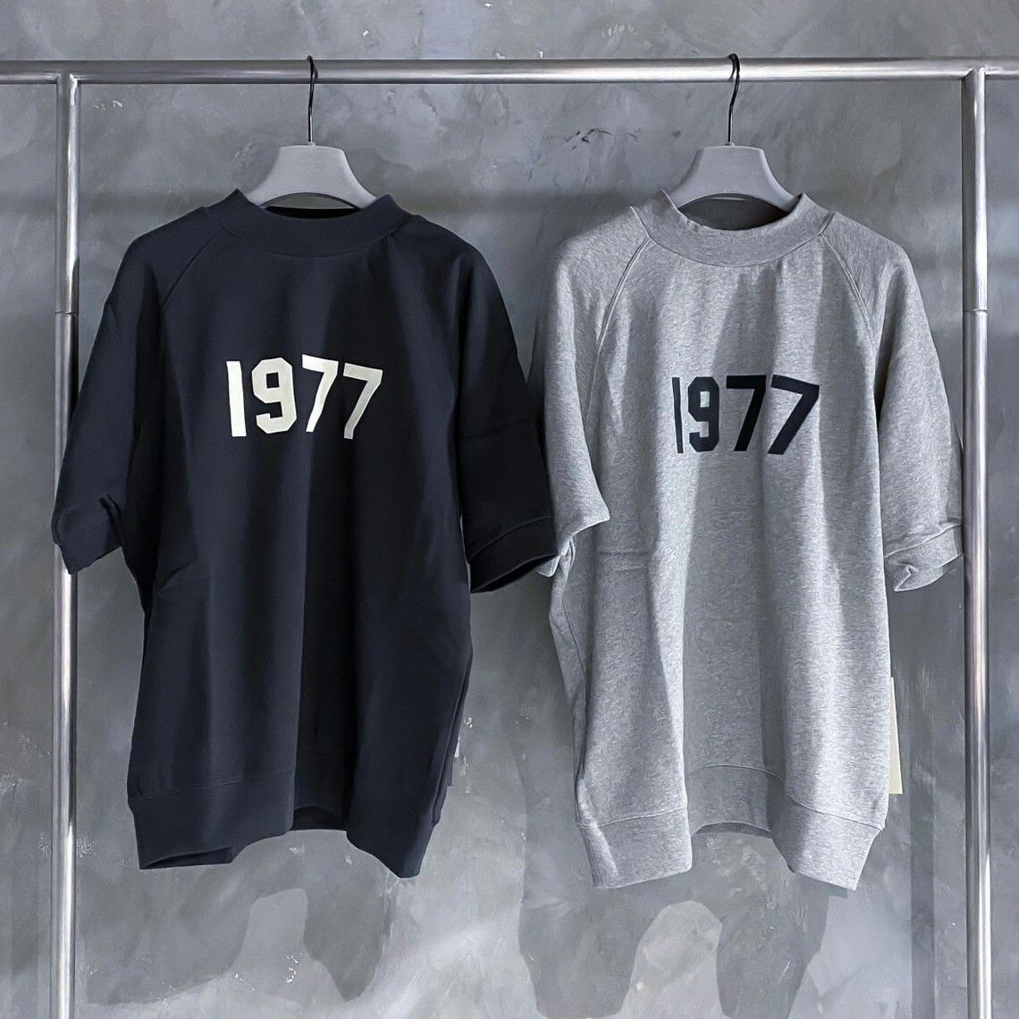 FOG ESSENTIALS 新款 國外限定 1977 字體 衛衣短袖 螺紋圓領 下擺
