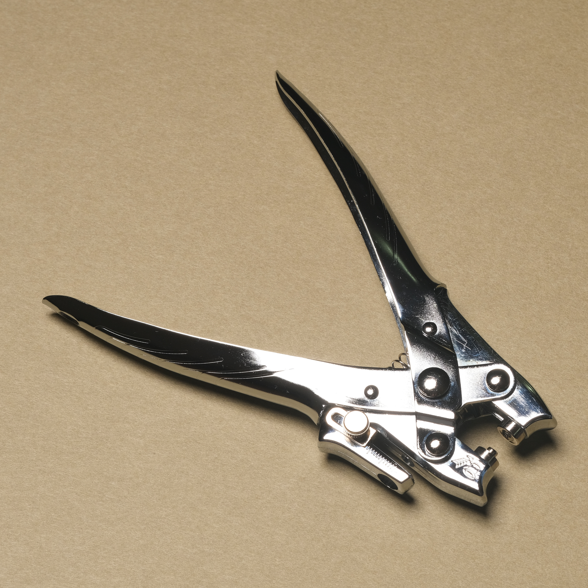 省力型雞眼扣打孔機 /KW-trio/TAIWAN