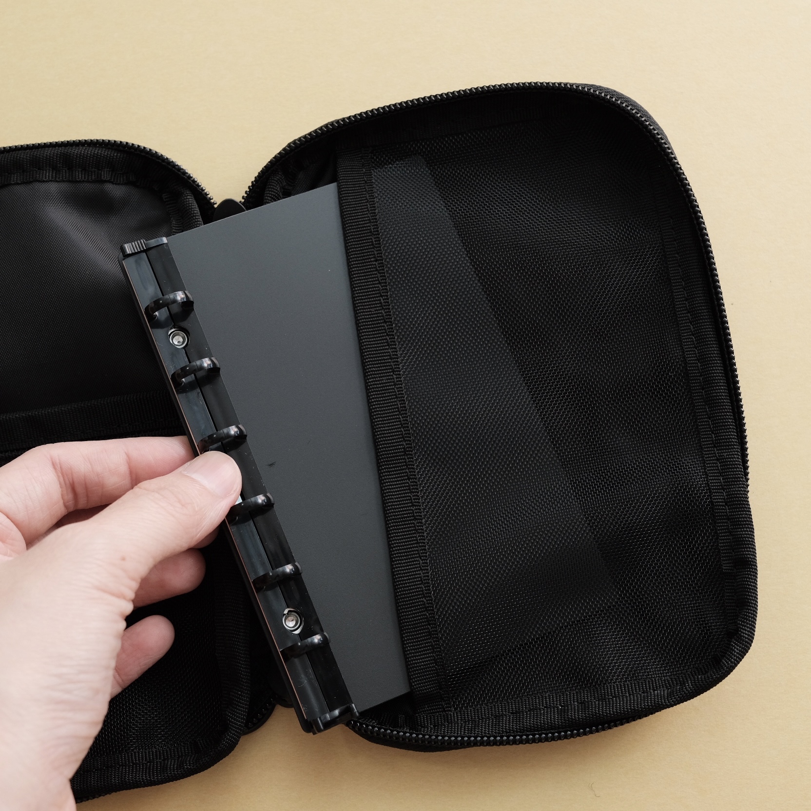 MINI 6 內頁隨身包 卡其綠｜ASHFORD 日本