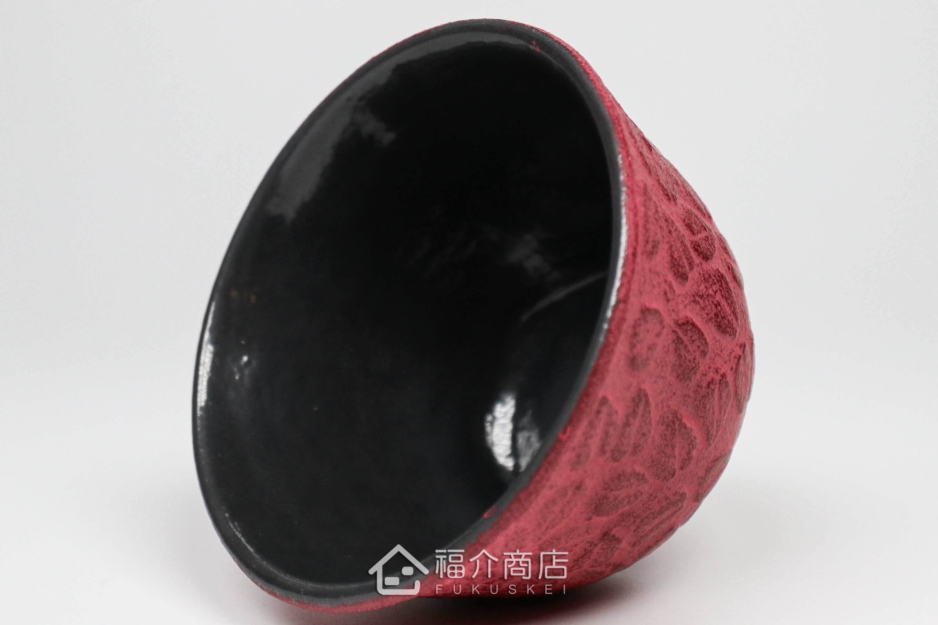 櫻花造型的紅色鑄鐵杯