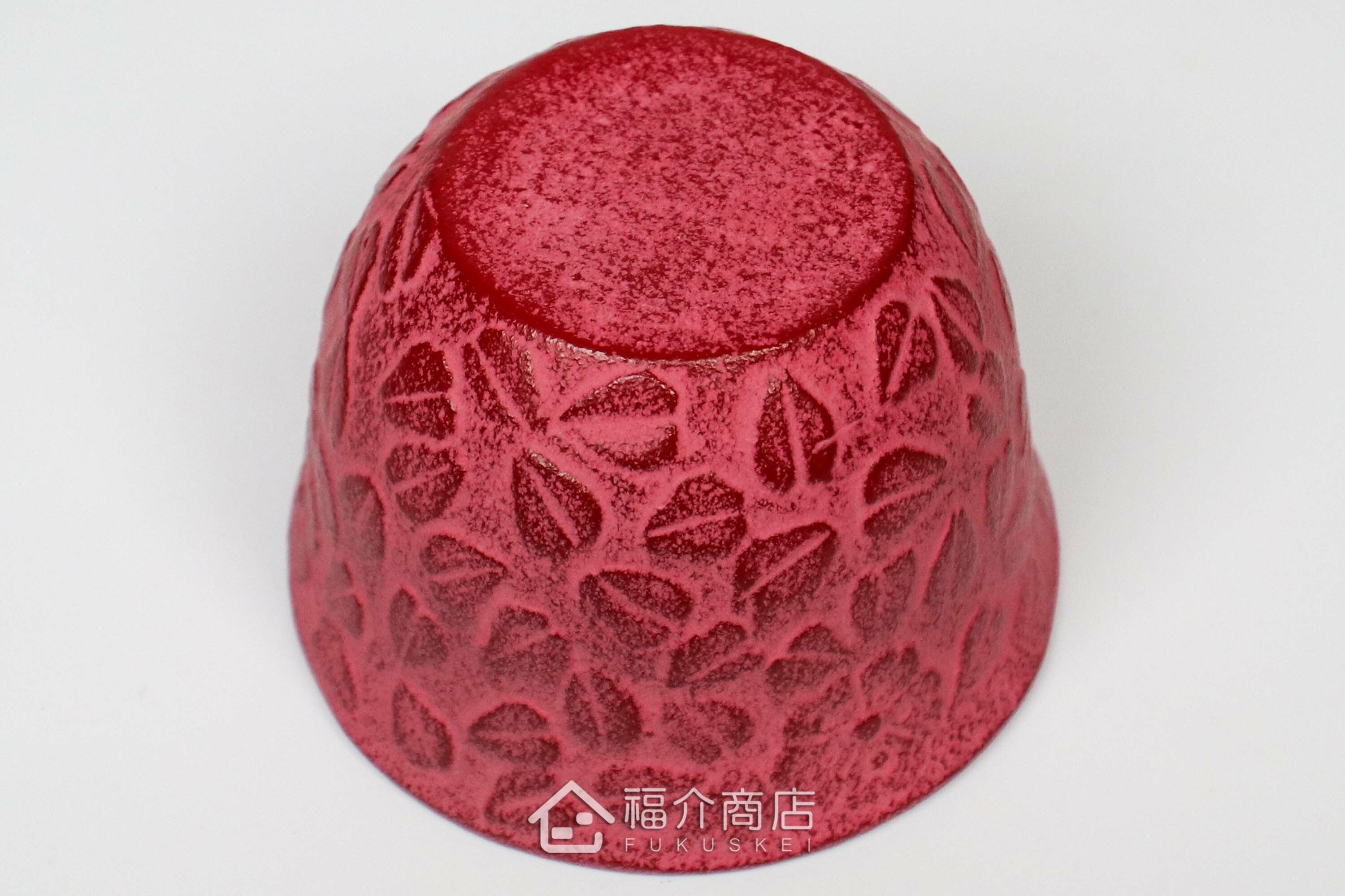 櫻花造型的紅色鑄鐵杯