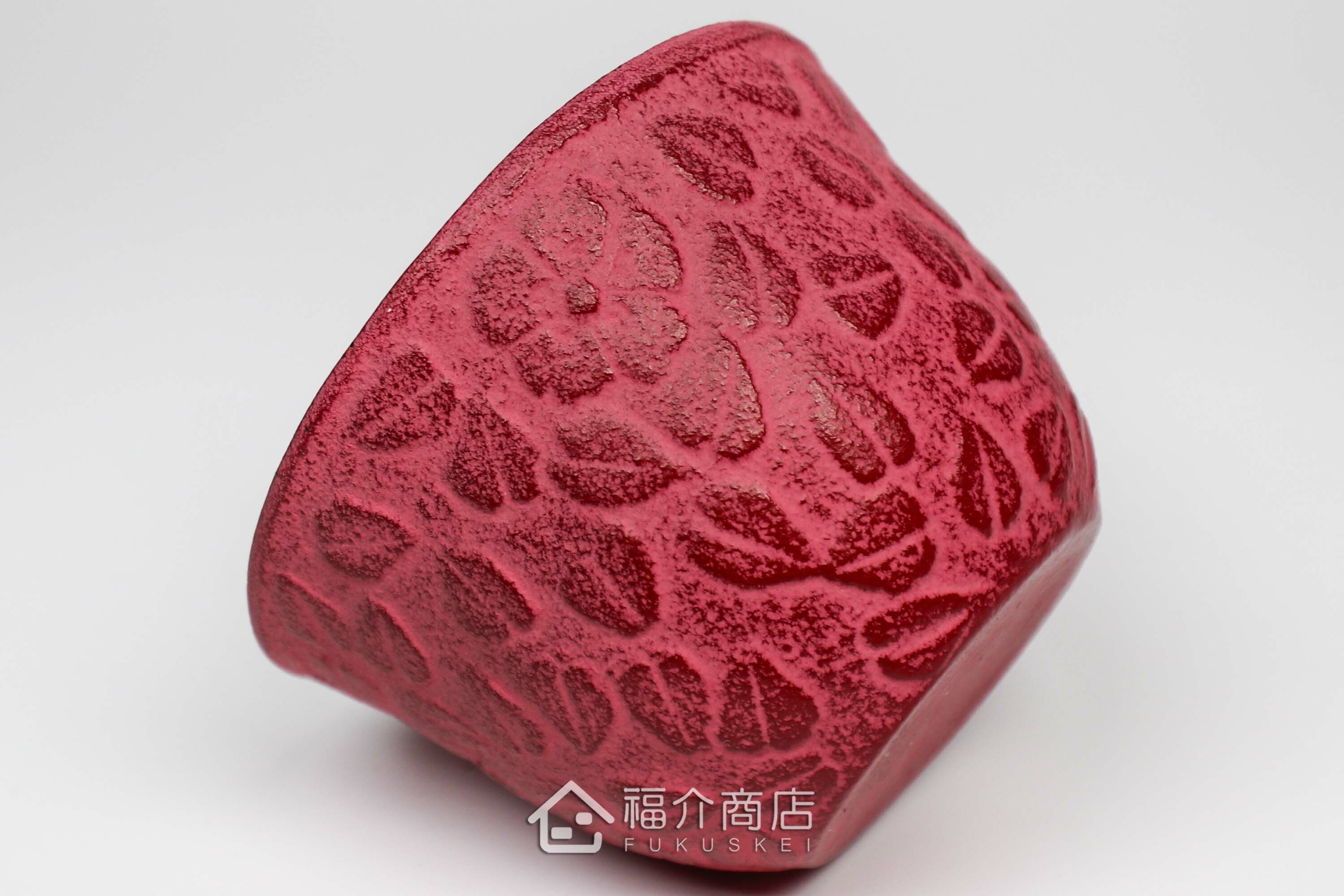 櫻花造型的紅色鑄鐵杯