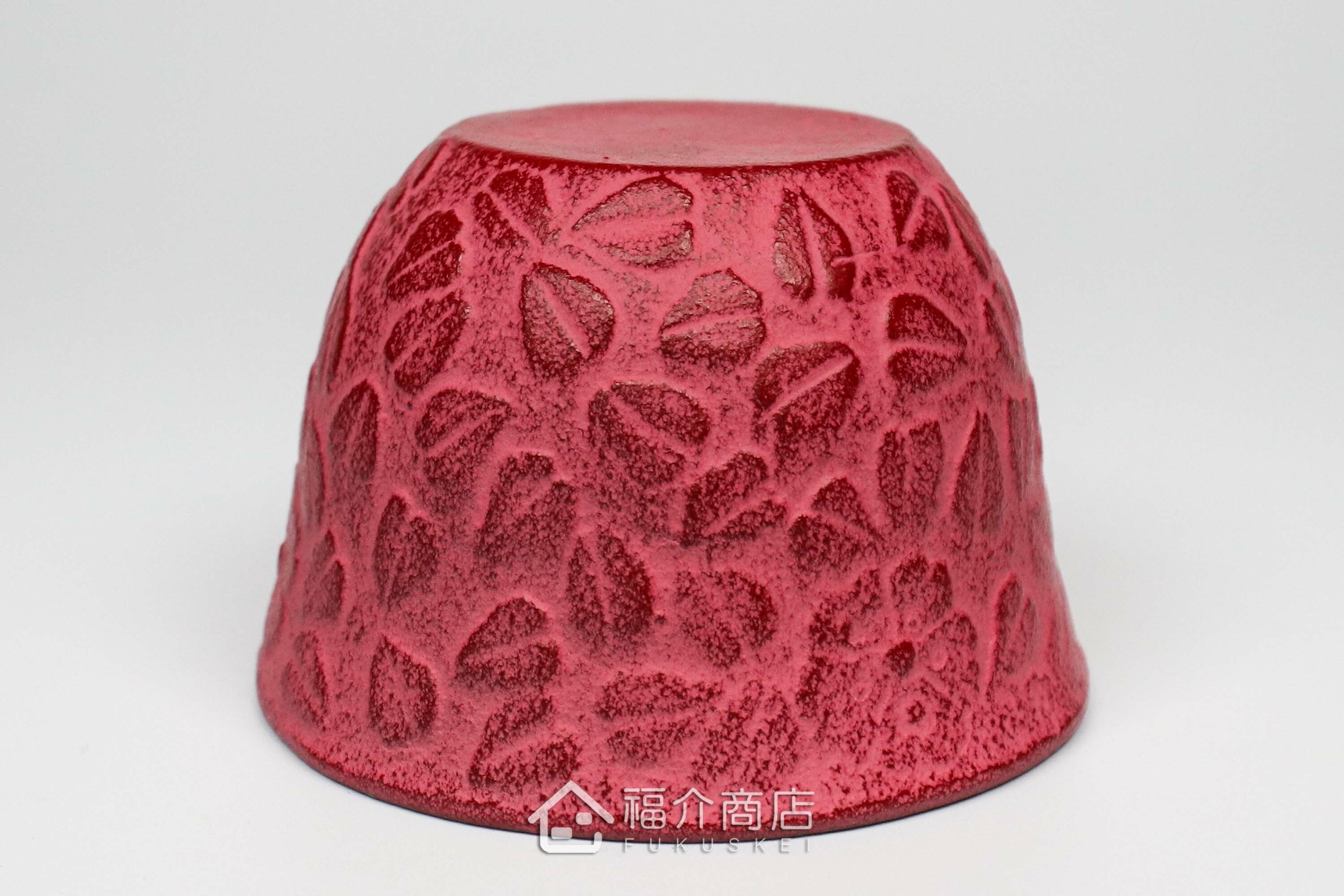 櫻花造型的紅色鑄鐵杯