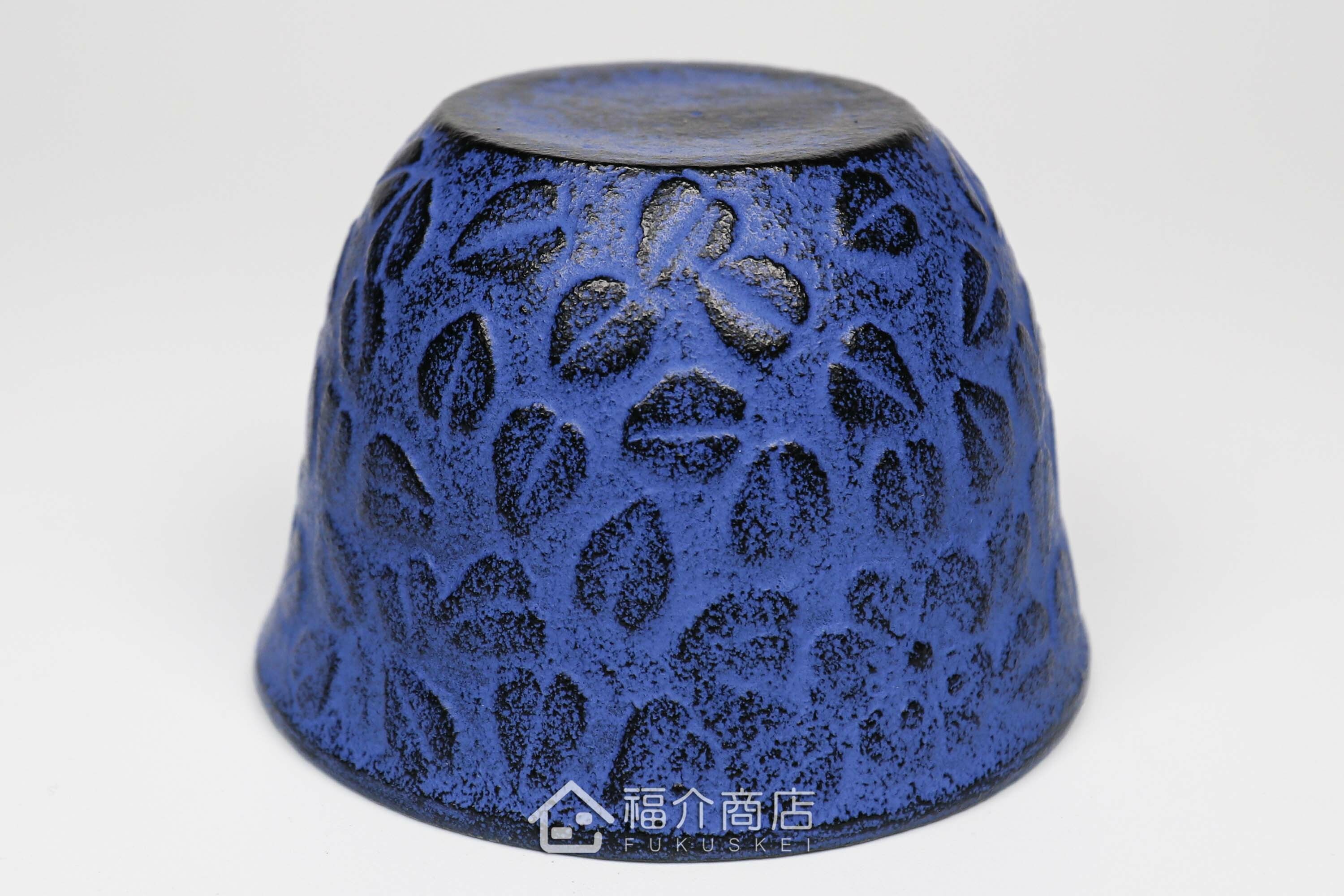 櫻花造型的青藍色鑄鐵杯