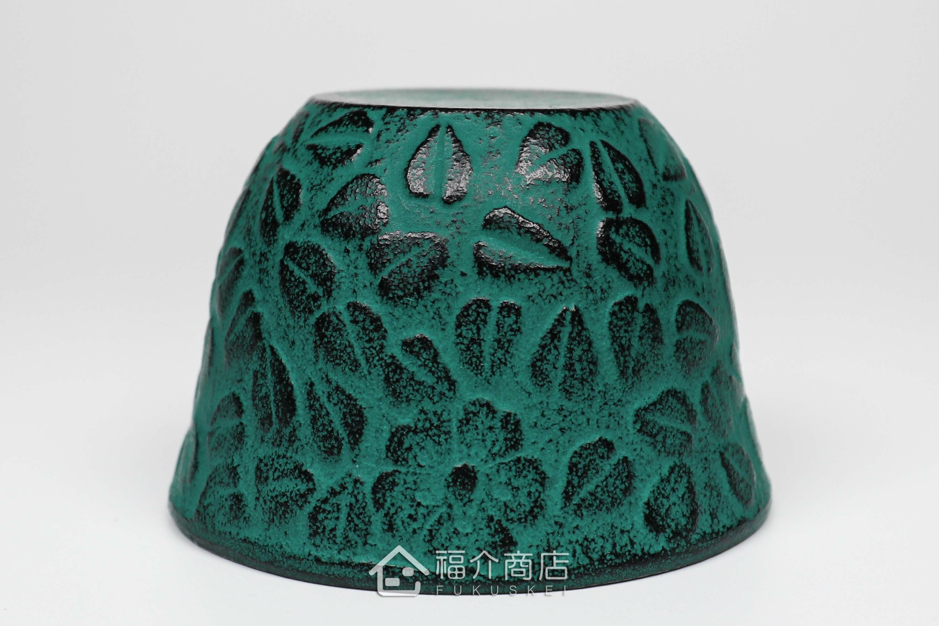 櫻花造型的綠色鑄鐵杯