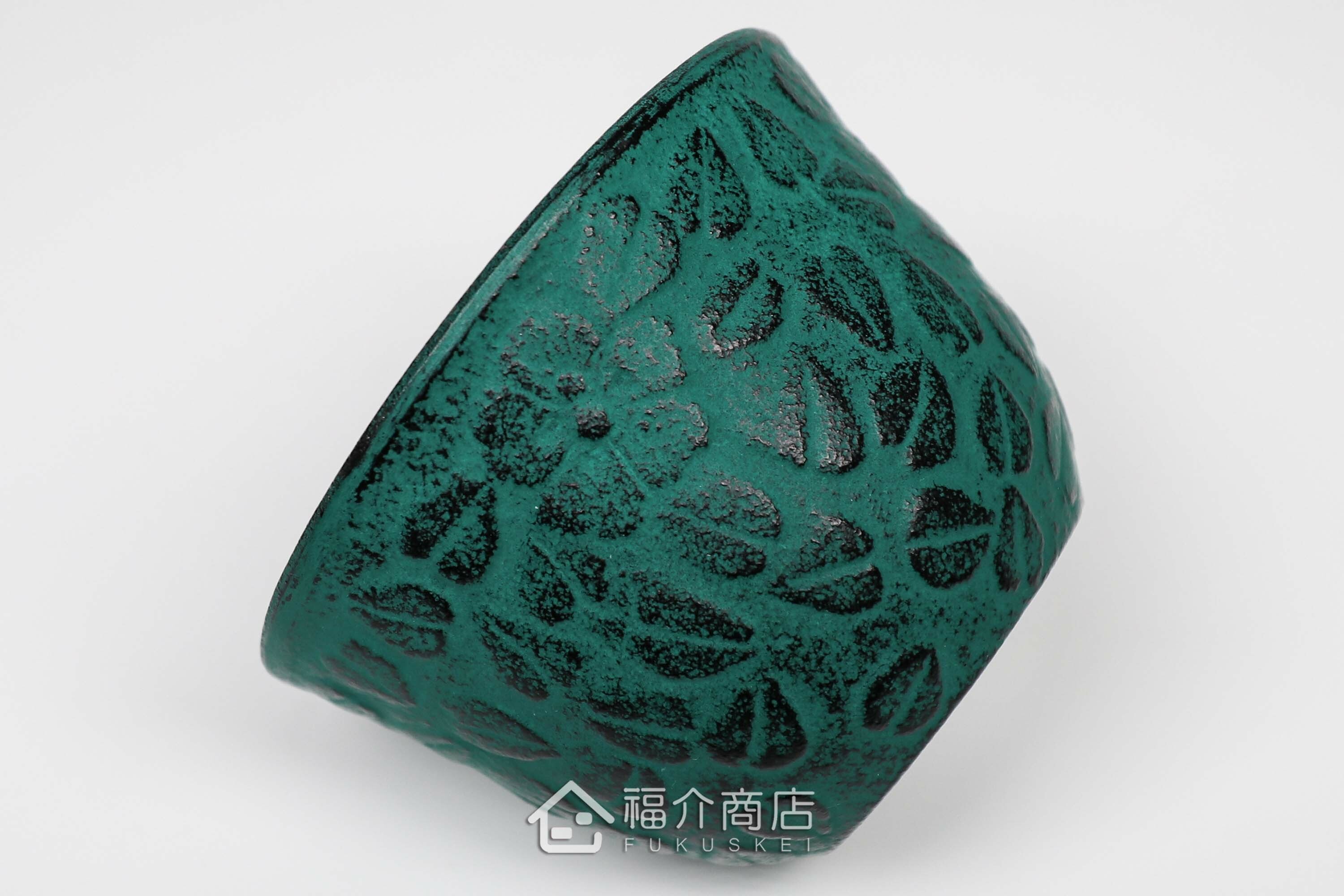 櫻花造型的綠色鑄鐵杯