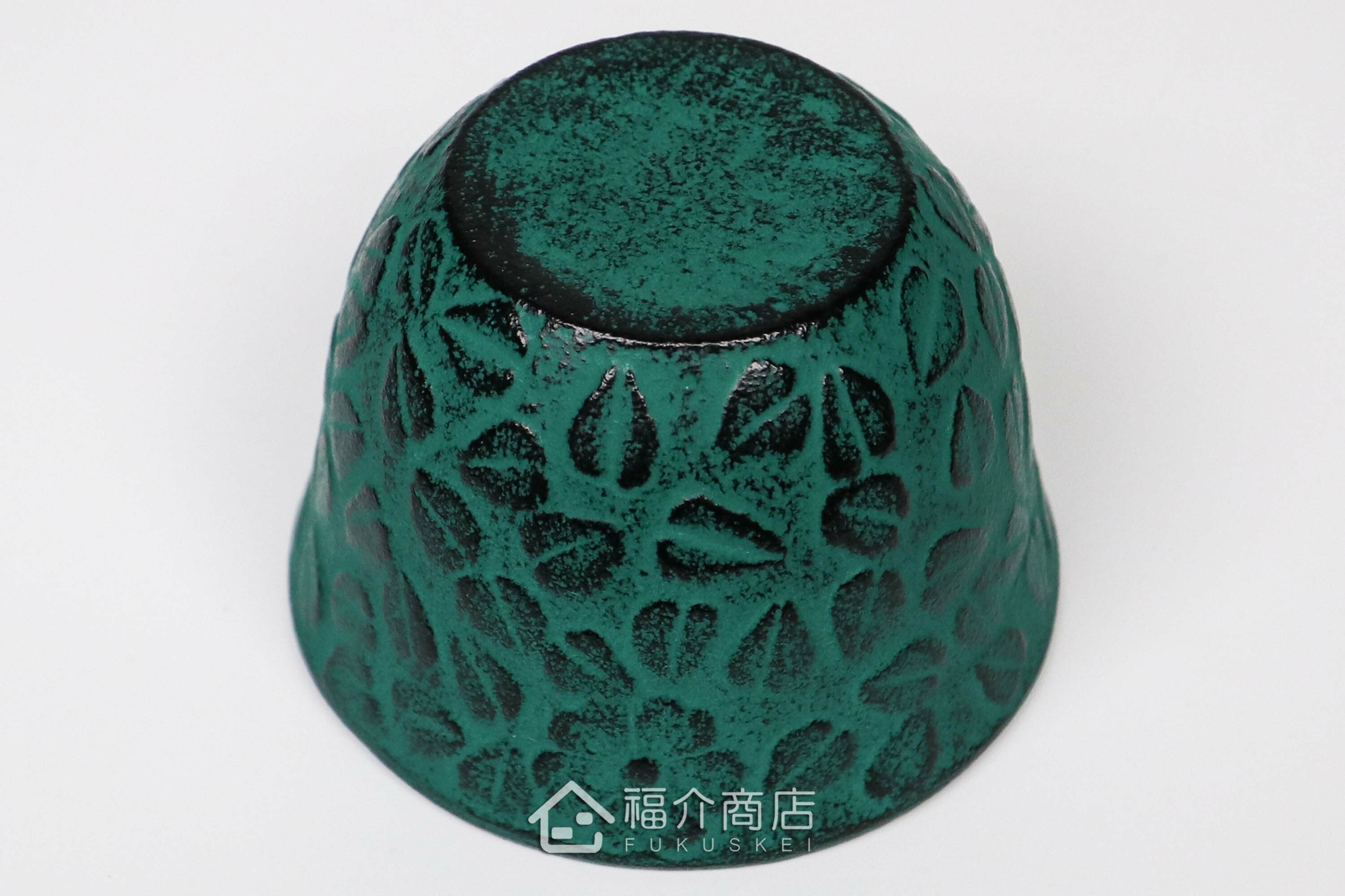 櫻花造型的綠色鑄鐵杯