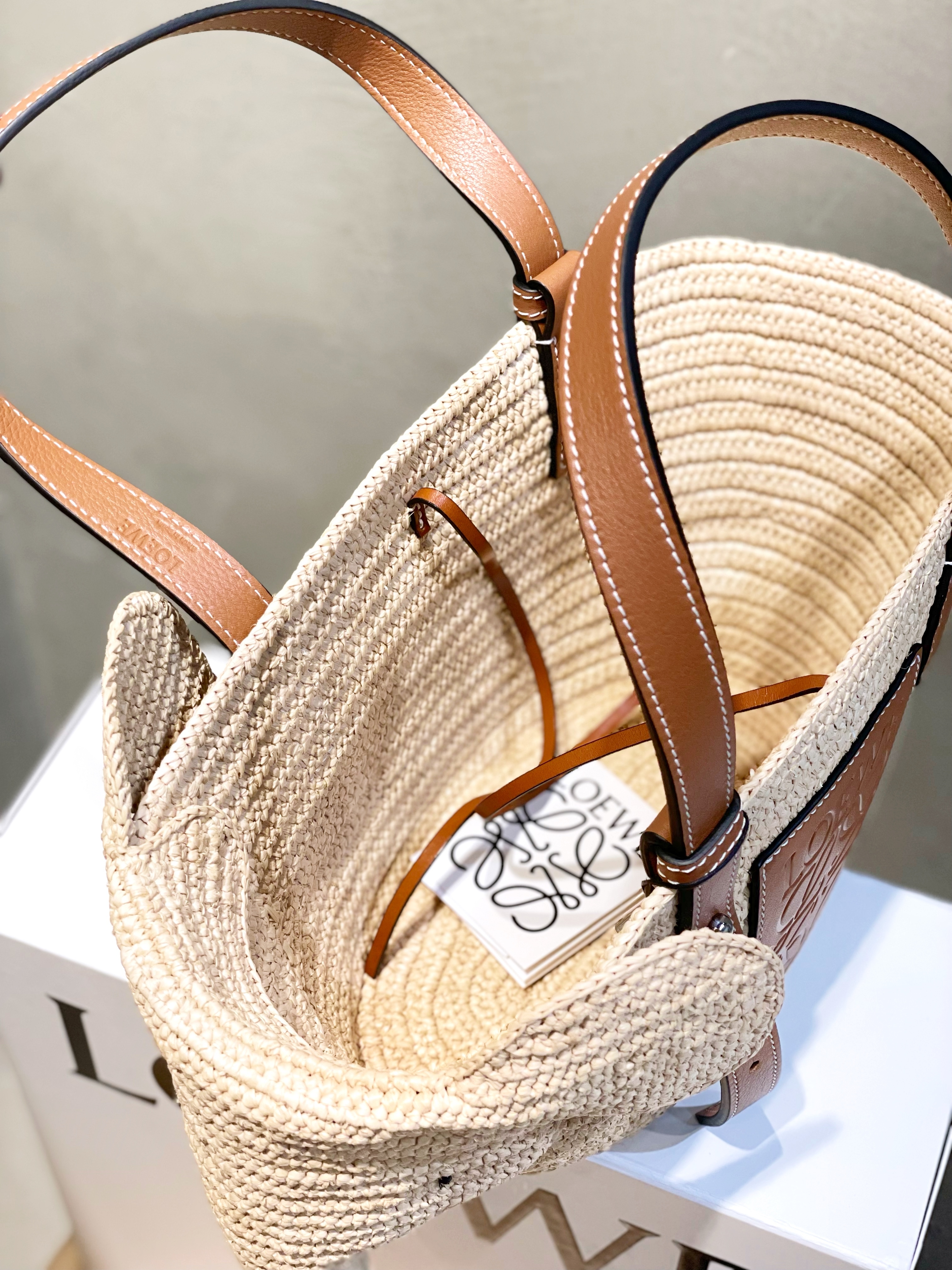 【国内発送】Small Elephant Basket bag Small Elephant basket in raffia and calfskin Beige - LOEWE
