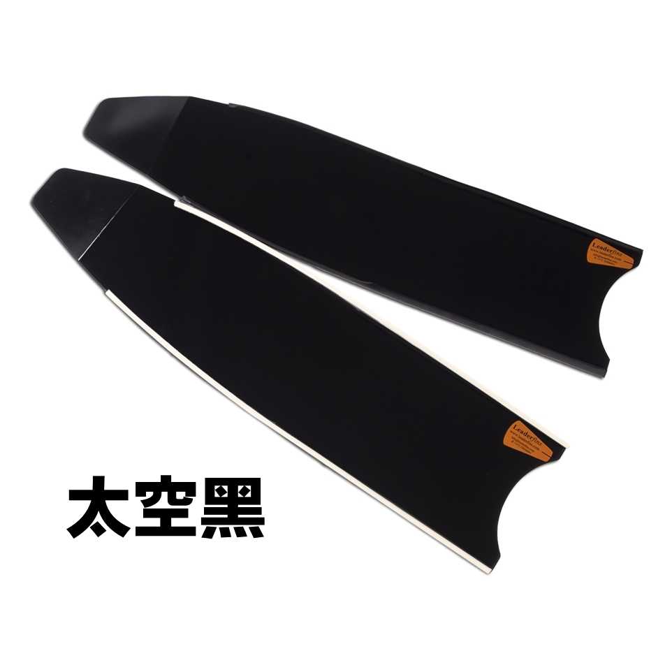 ▲Leaderfins 玻纖長蛙板-ABYSS PRO太空黑