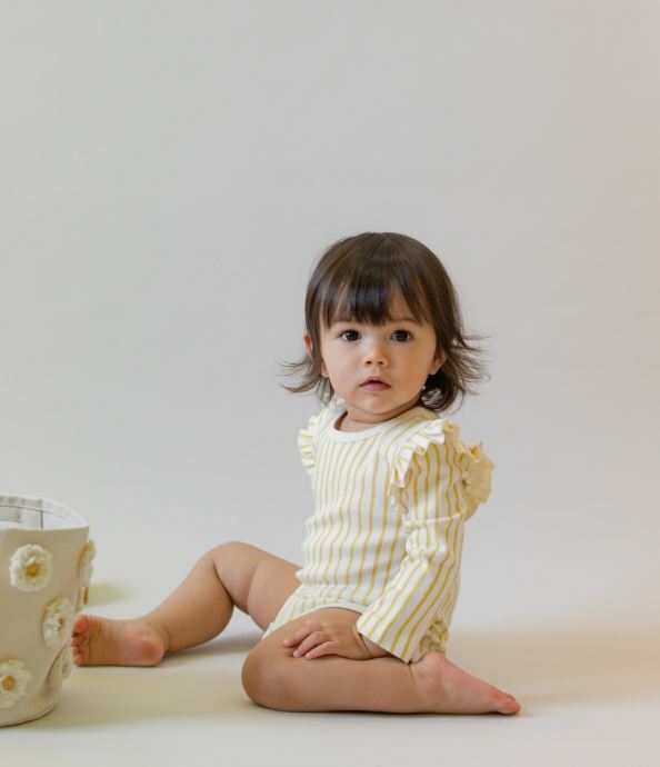 Pehr-條紋荷葉邊長袖包屁衣(Marigold)