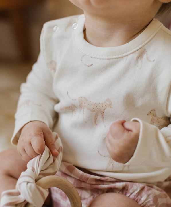 Pehr│Follow Me花豹長袖包屁衣．Cheetah