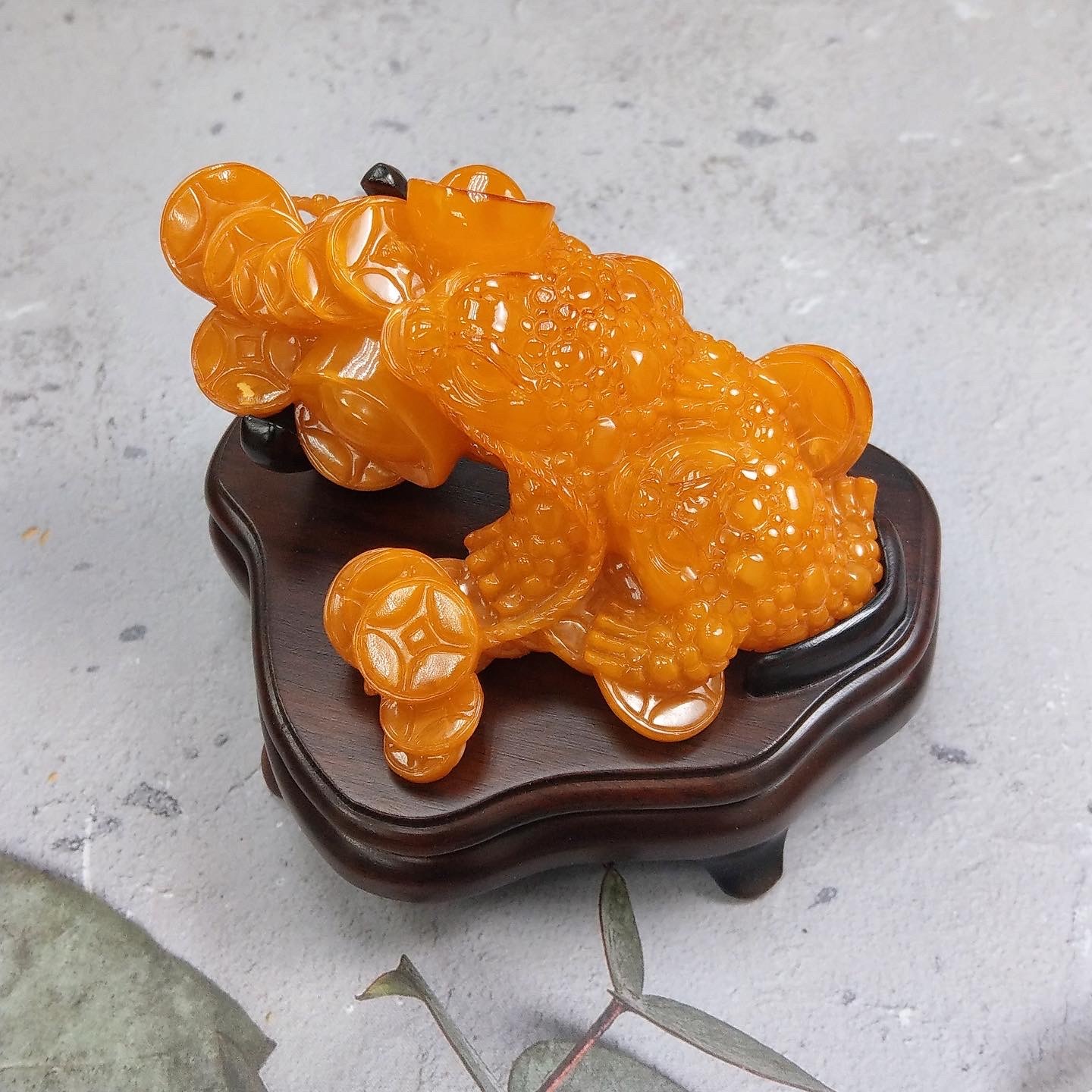 收藏級天然波羅的海老蜜蠟立體三腳雙金蟾擺件