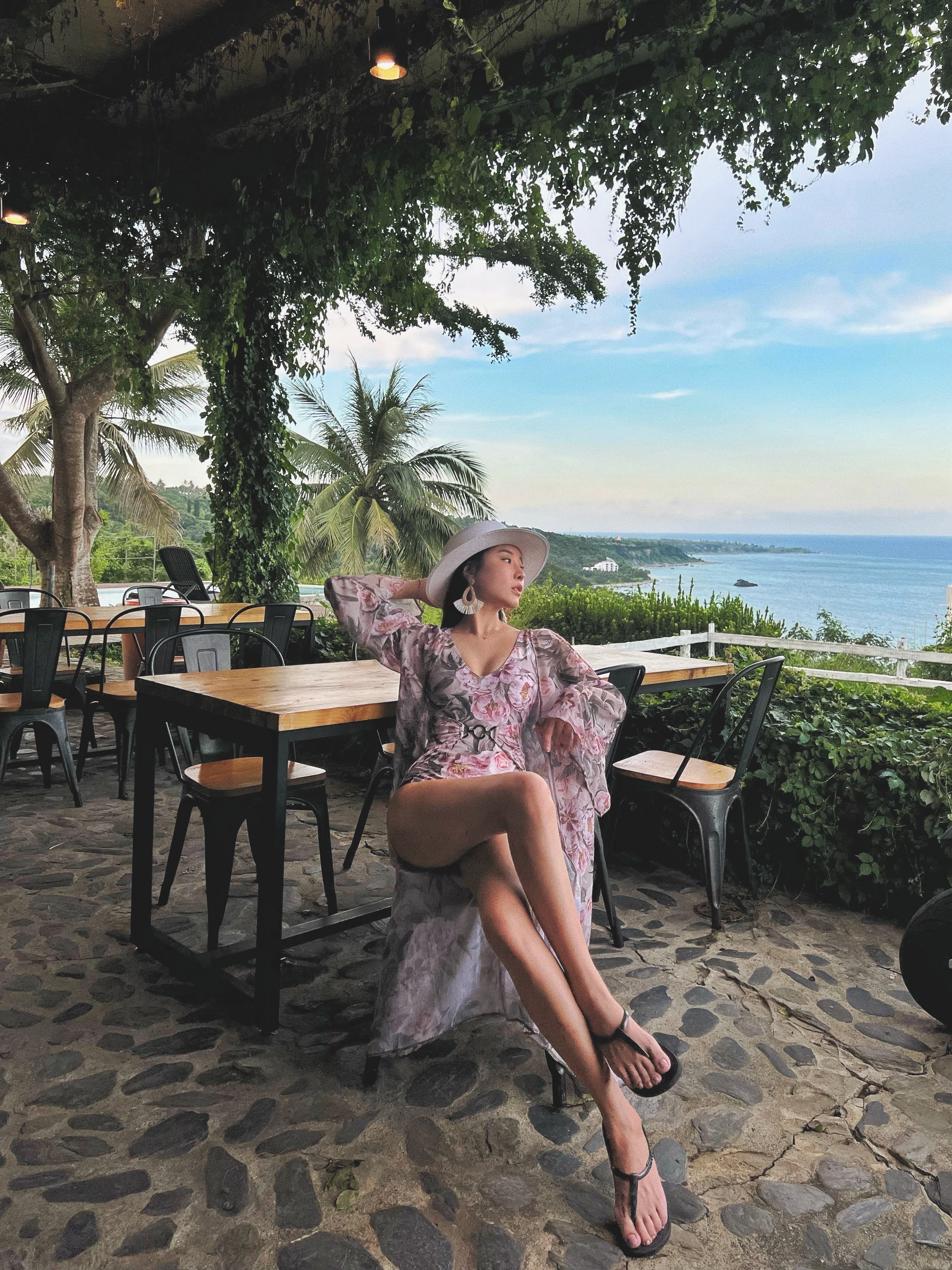 Eternity 繁花綻放 深Ｖ鏈條連身泳裝＋罩衫