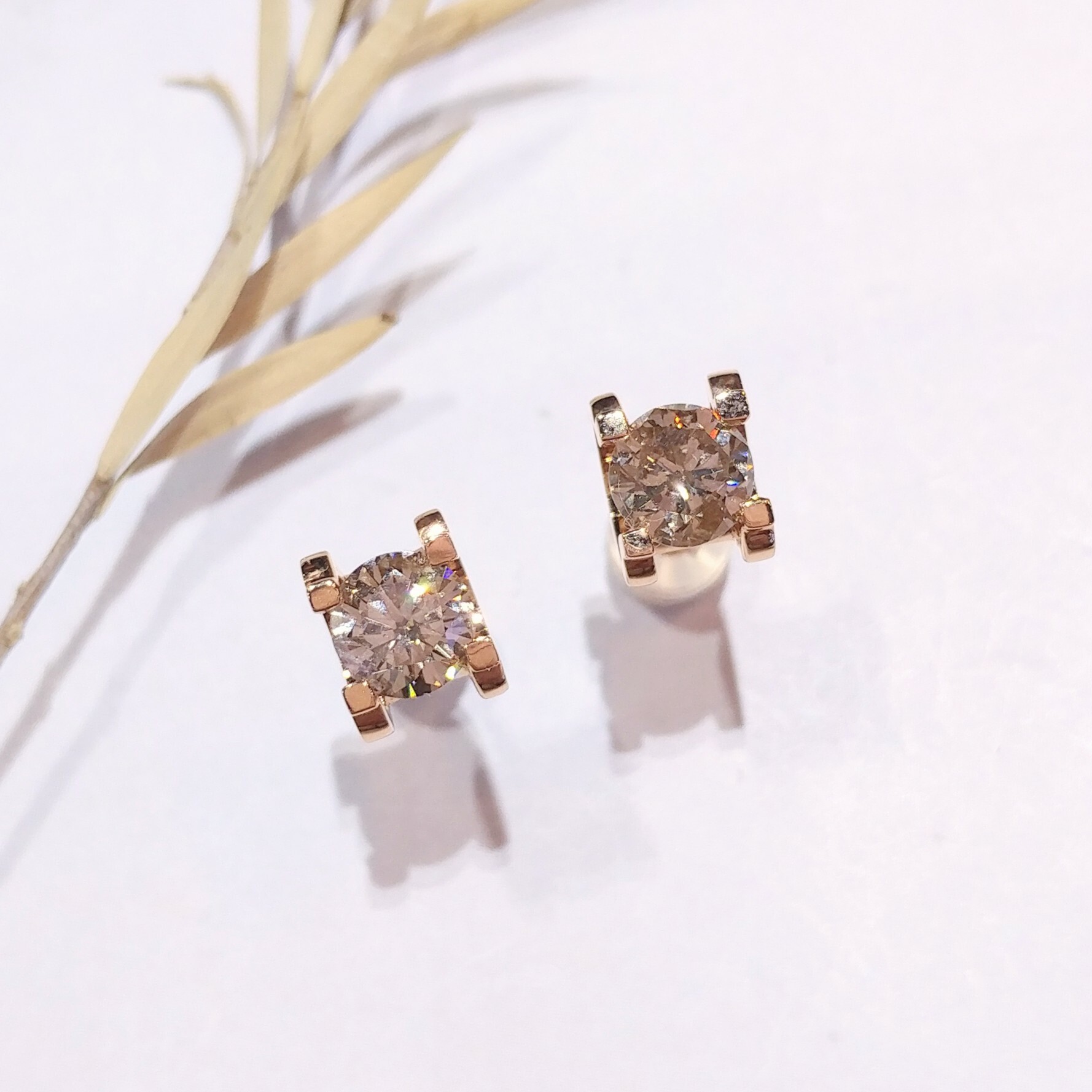 全新18K玫瑰金【主石1卡1份鑽石】耳環