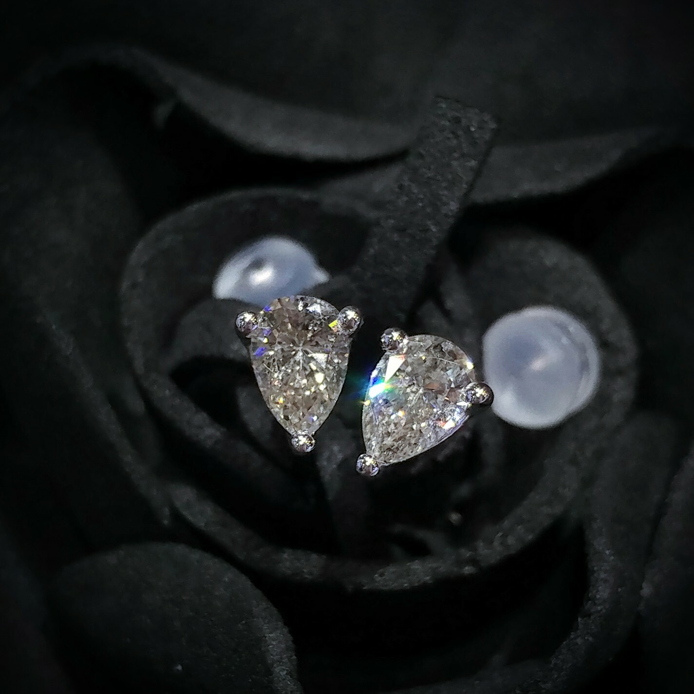 全新18K白金【主石72份梨形銀灰鑽石】耳環