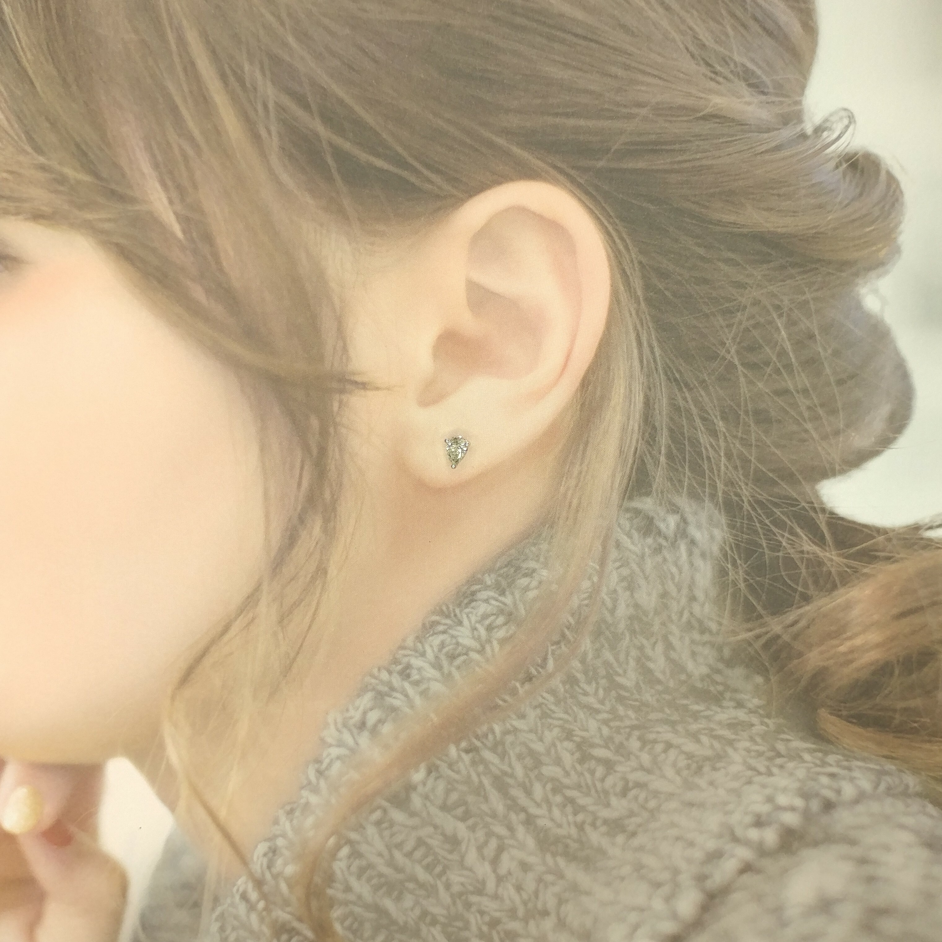 全新18K白金【主石72份梨形銀灰鑽石】耳環