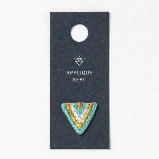 AIUEO 英文字母燙貼 / V / AIUEO / JAPAN