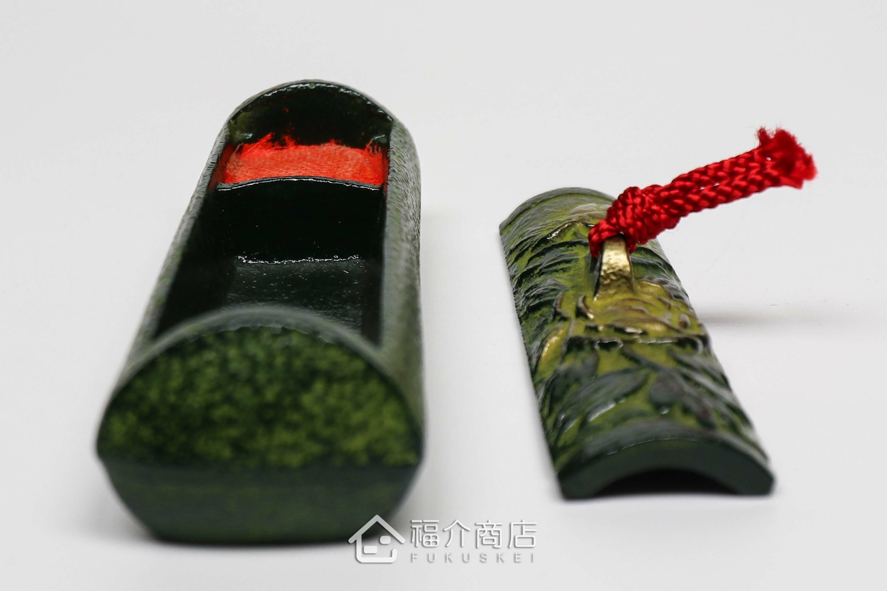 內有朱紅色印泥的牡丹花造型印章盒