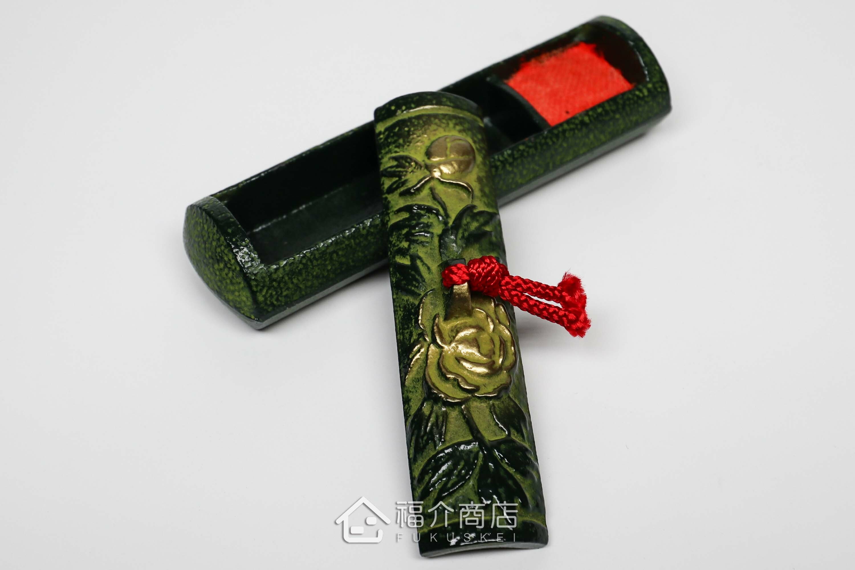 內有朱紅色印泥的牡丹花造型印章盒