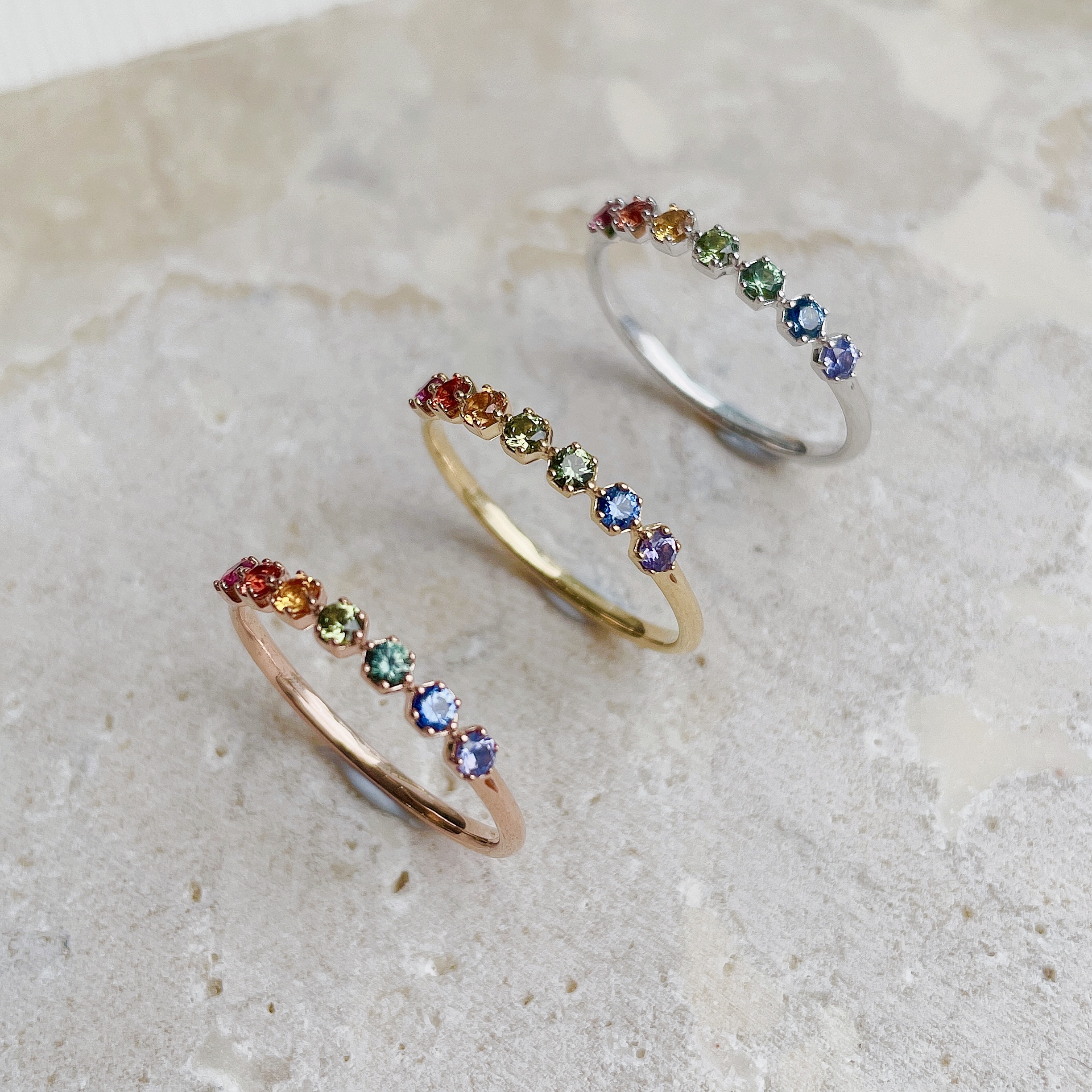 18K金彩虹藍寶石線戒-七色彩虹