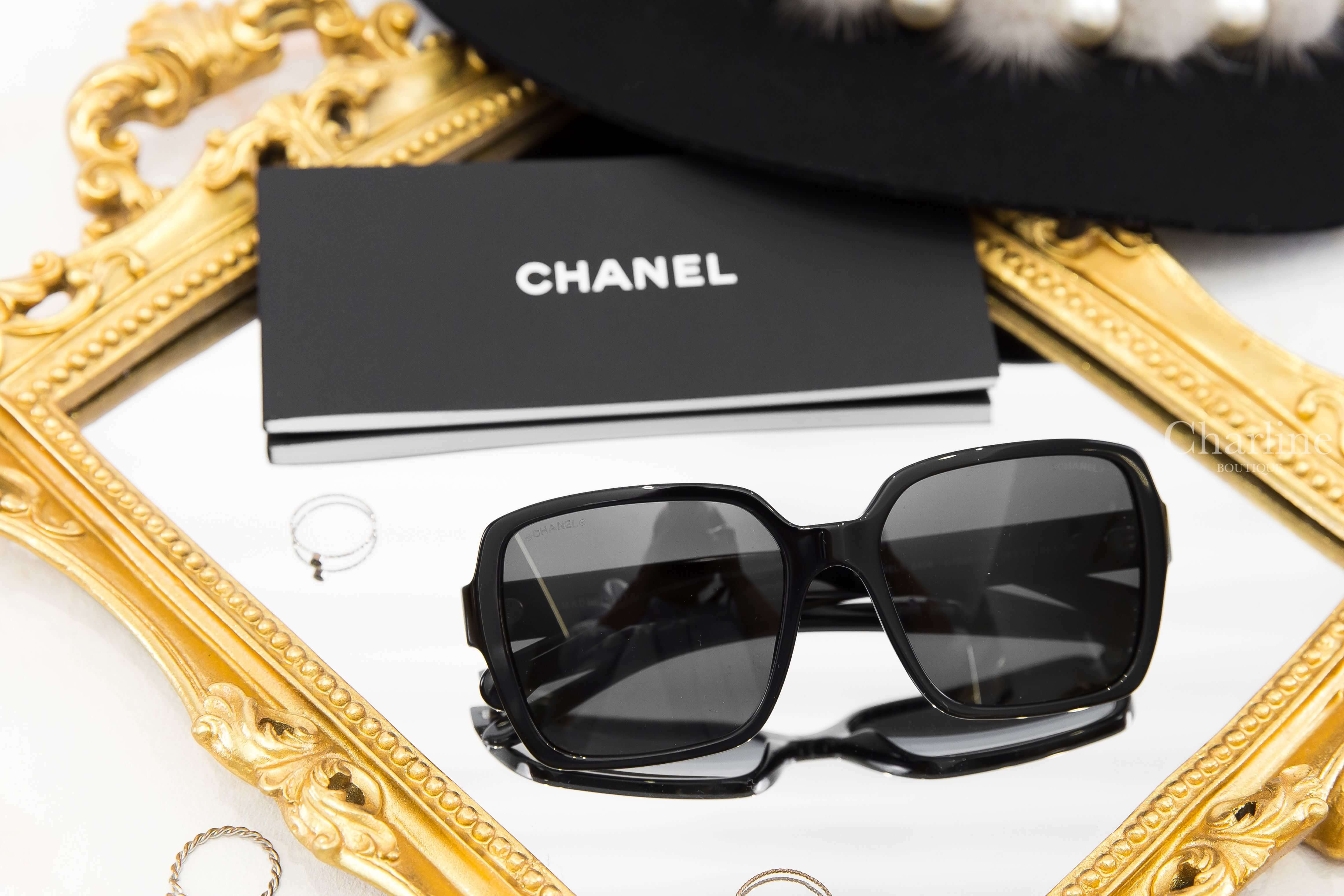Chanel Square Sunglasses 黑色方框灰色鏡片側邊白色 Logo 太陽眼鏡-Charline Boutique 精品代購