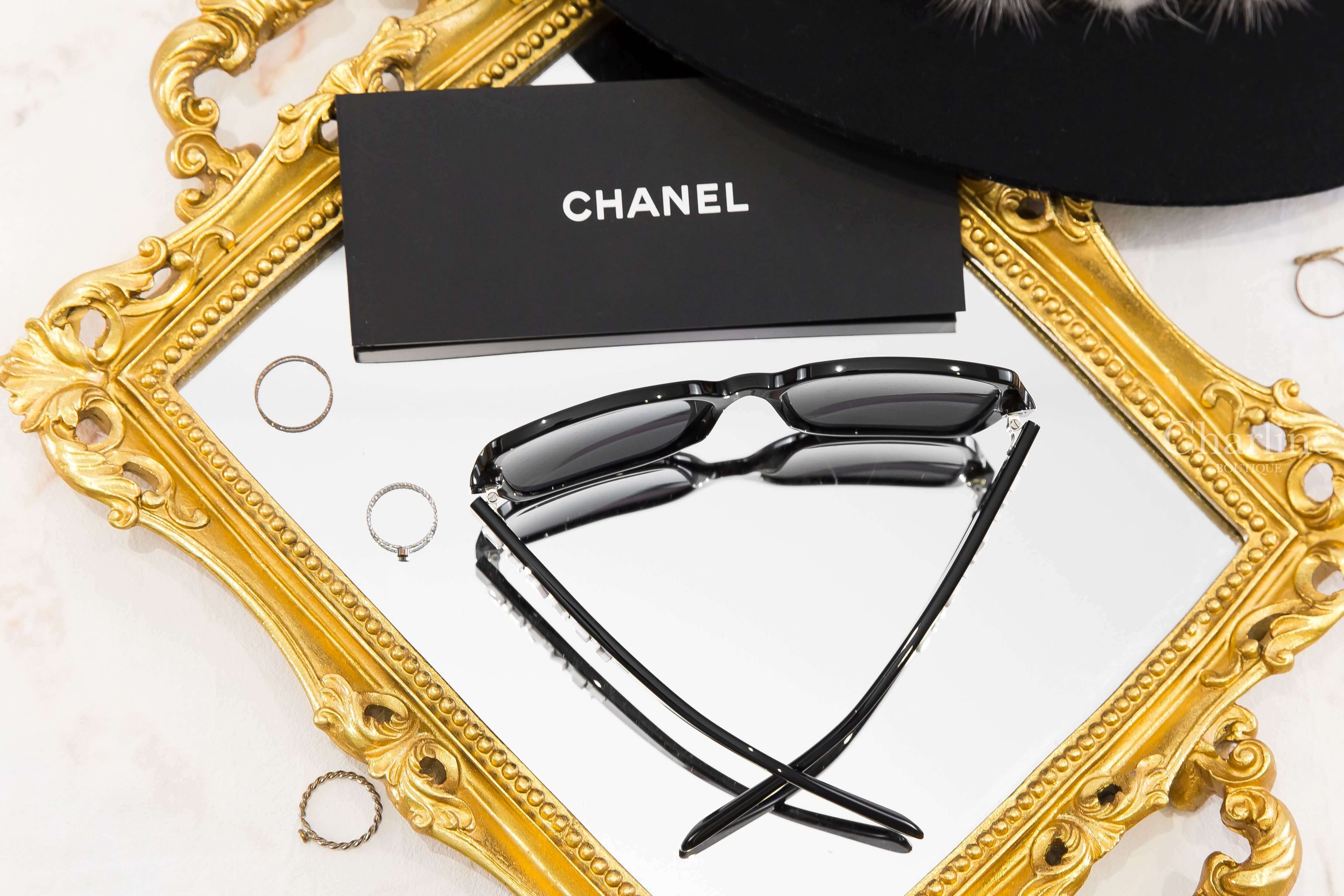 Chanel Square Sunglasses 黑色方框灰色鏡片側邊白色 Logo 太陽眼鏡-Charline Boutique 精品代購