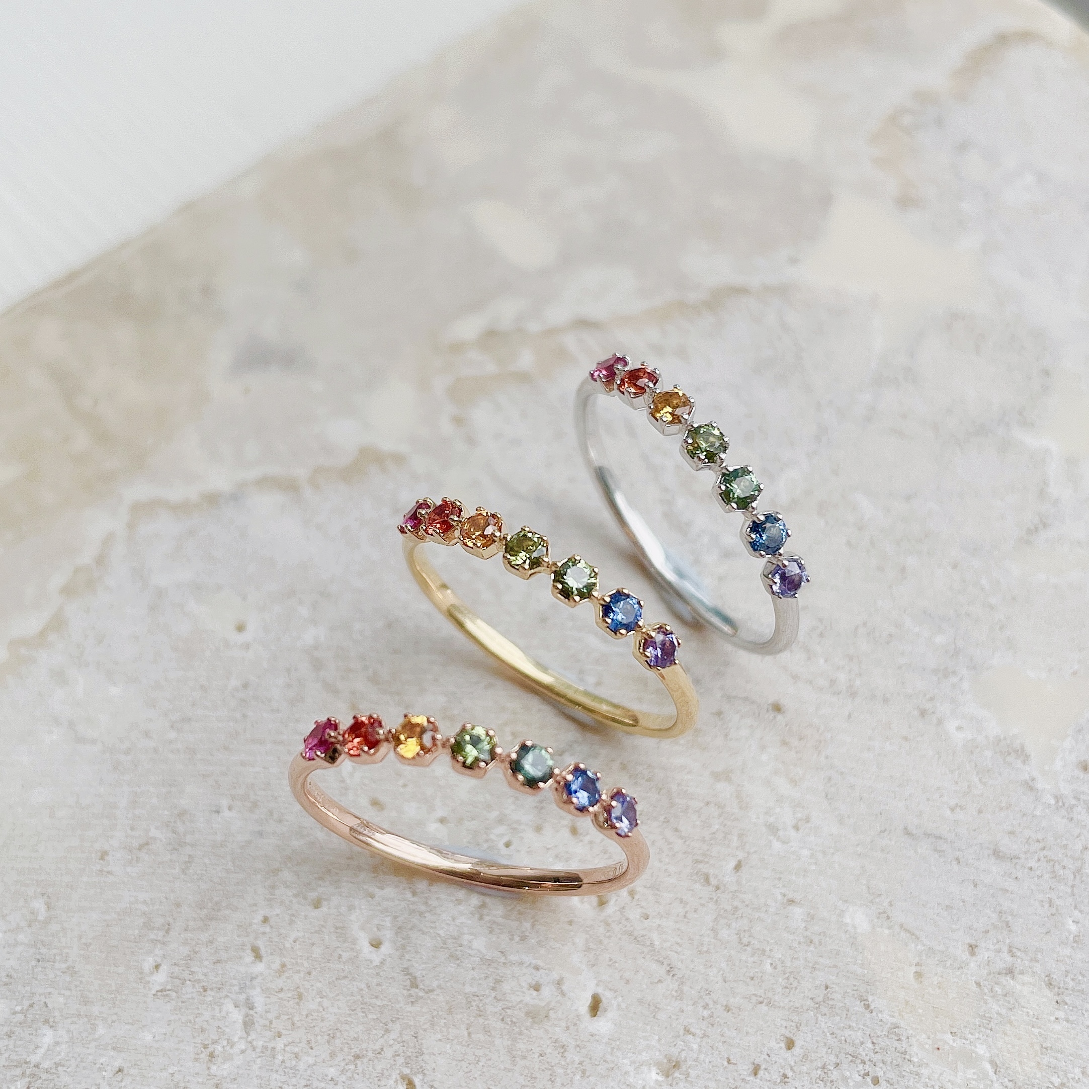 18K金彩虹藍寶石線戒-七色彩虹