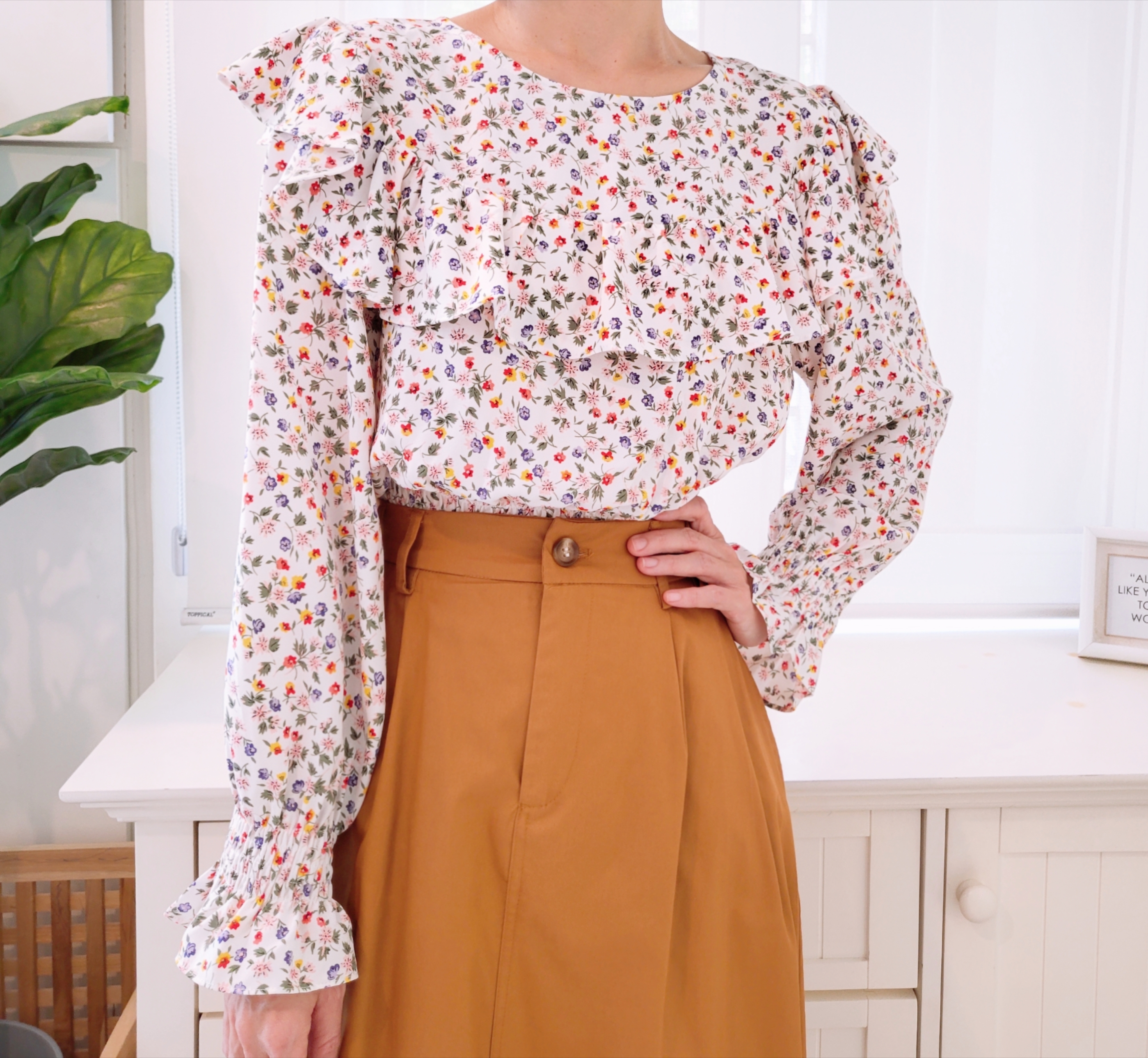 FLORAL PRINT RUFFLED CROP BLOUSE