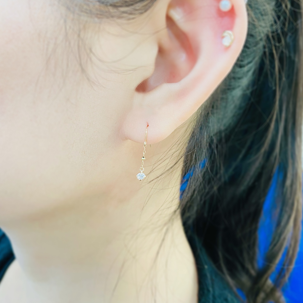 【me.luxe】K10明亮鋯石勾式耳環