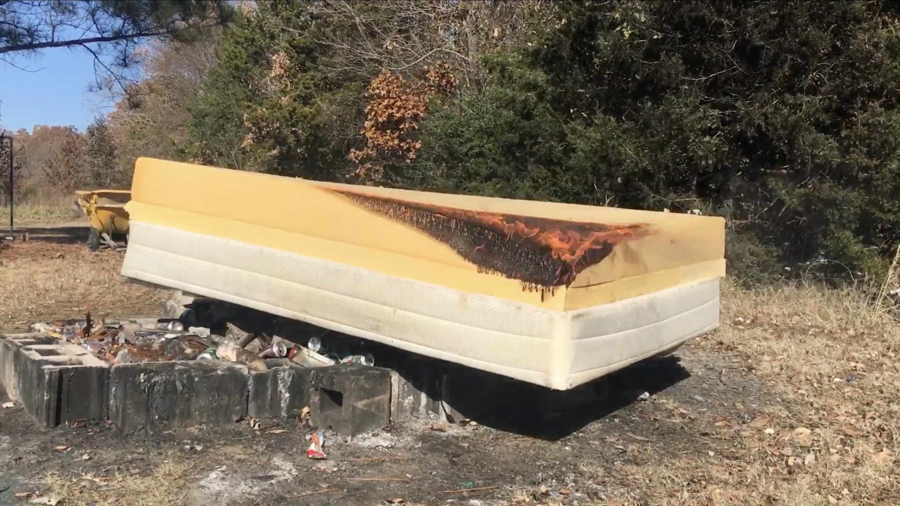 床墊極為容易燃燒