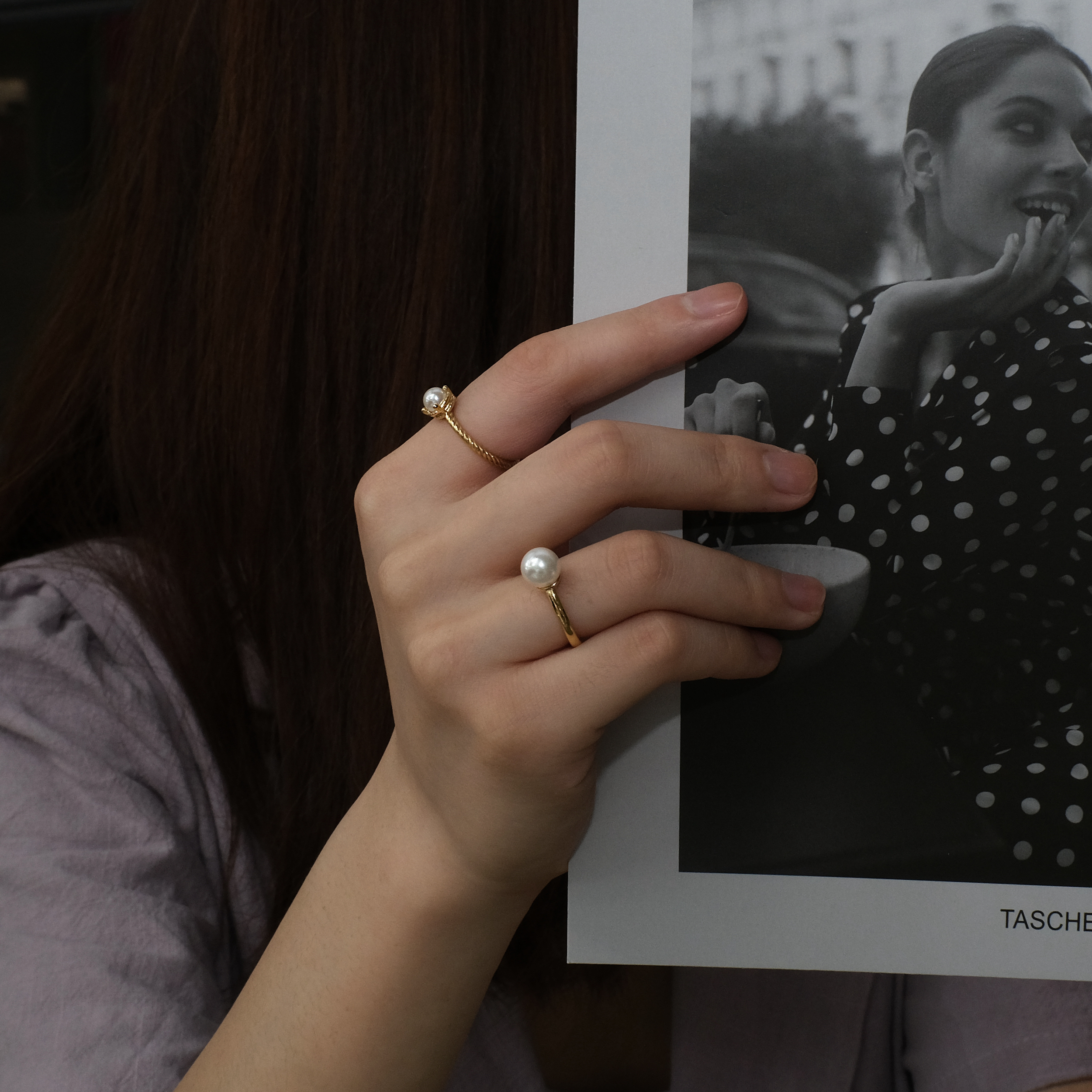 戒指戴法意義不同，戴在食指及無名指