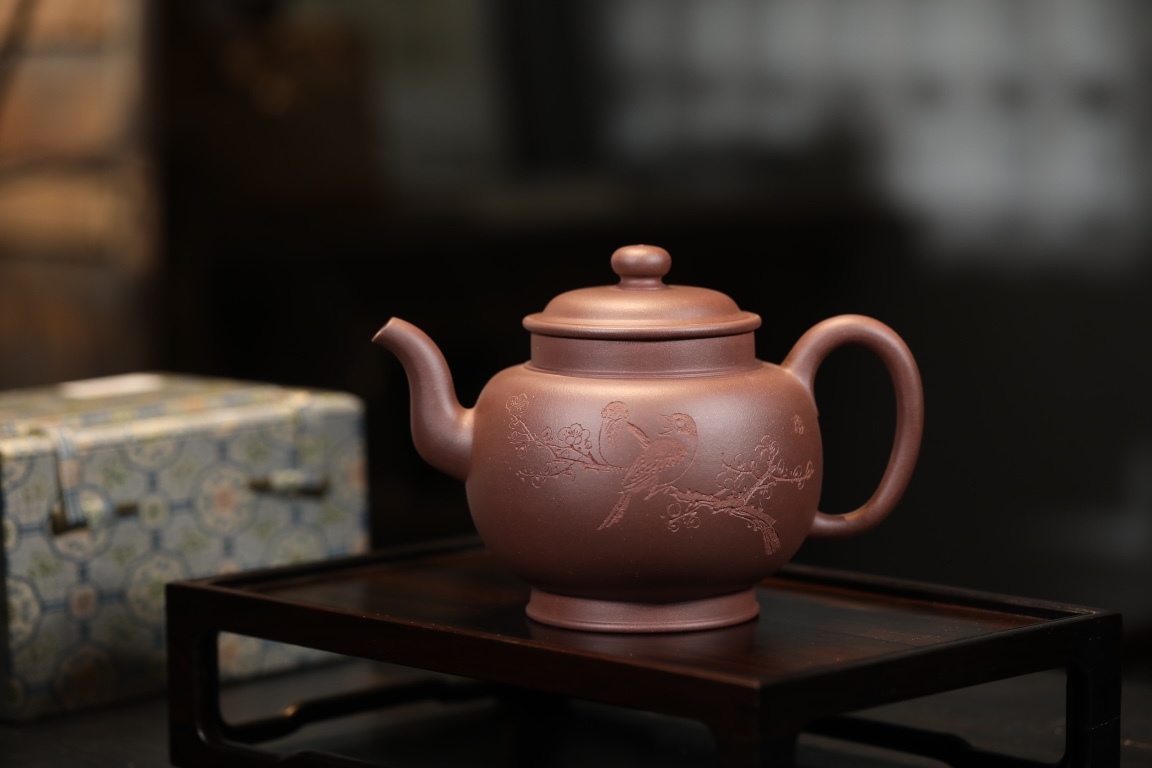 【緣夢壺(吟)】--李霓大師特大容量系列。骨肉亭勻，簡練大方，製作頗見功力。