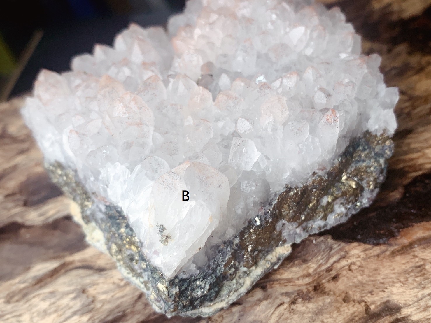 白水晶紅幽共生黃銅礦丨健康與財富兼備