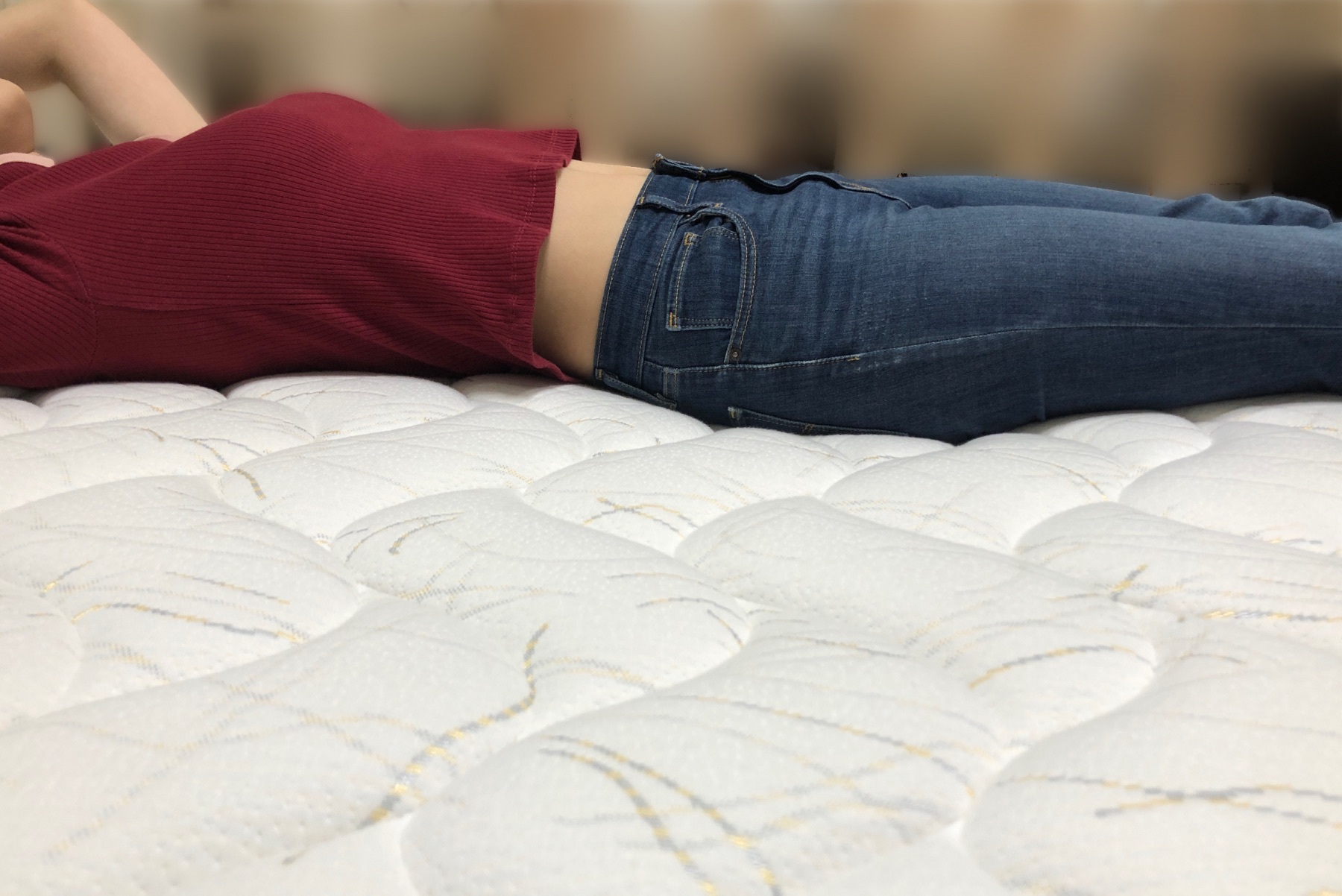 床墊奈奈仰躺圖片